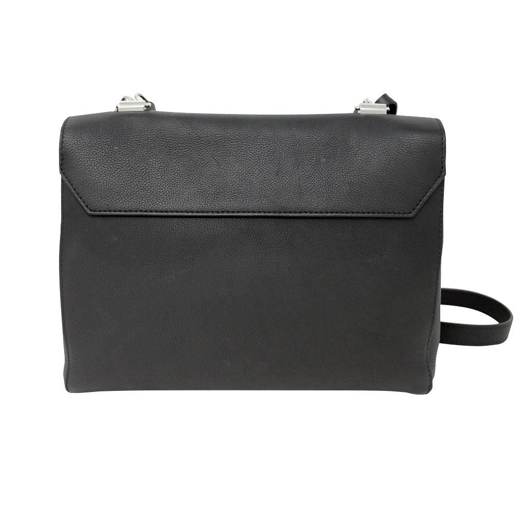 Brand: Louis Vuitton
Handles: Black Calfskin Top Handle, Drop: 5