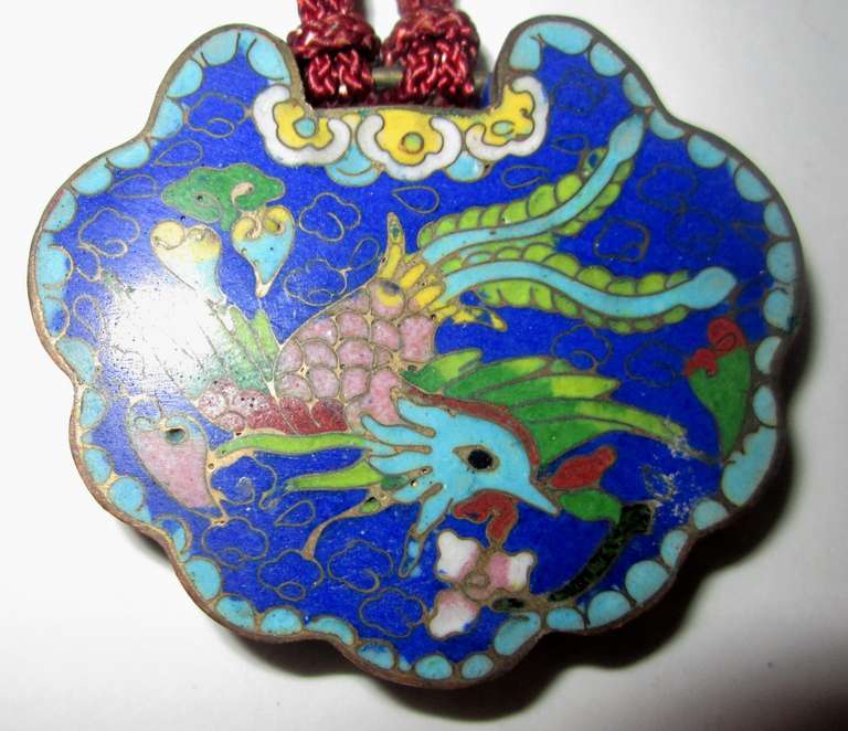 Vintage Chinese Cloisonne Lock on Knotted Cord In Excellent Condition For Sale In Oradell, NJ