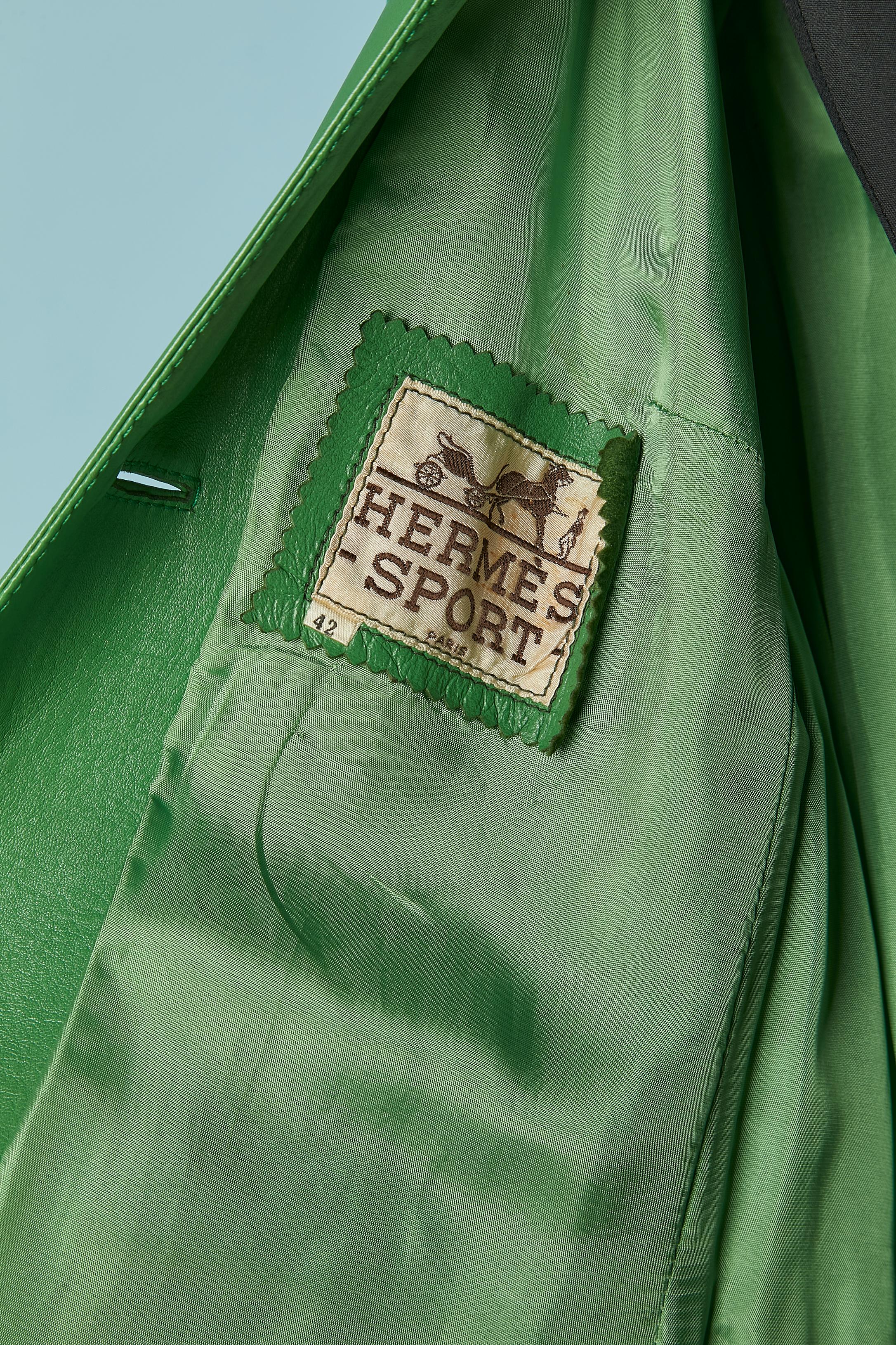 Manteau en cuir vert à simple boutonnage avec ceinture HERMES SPORT en vente 3