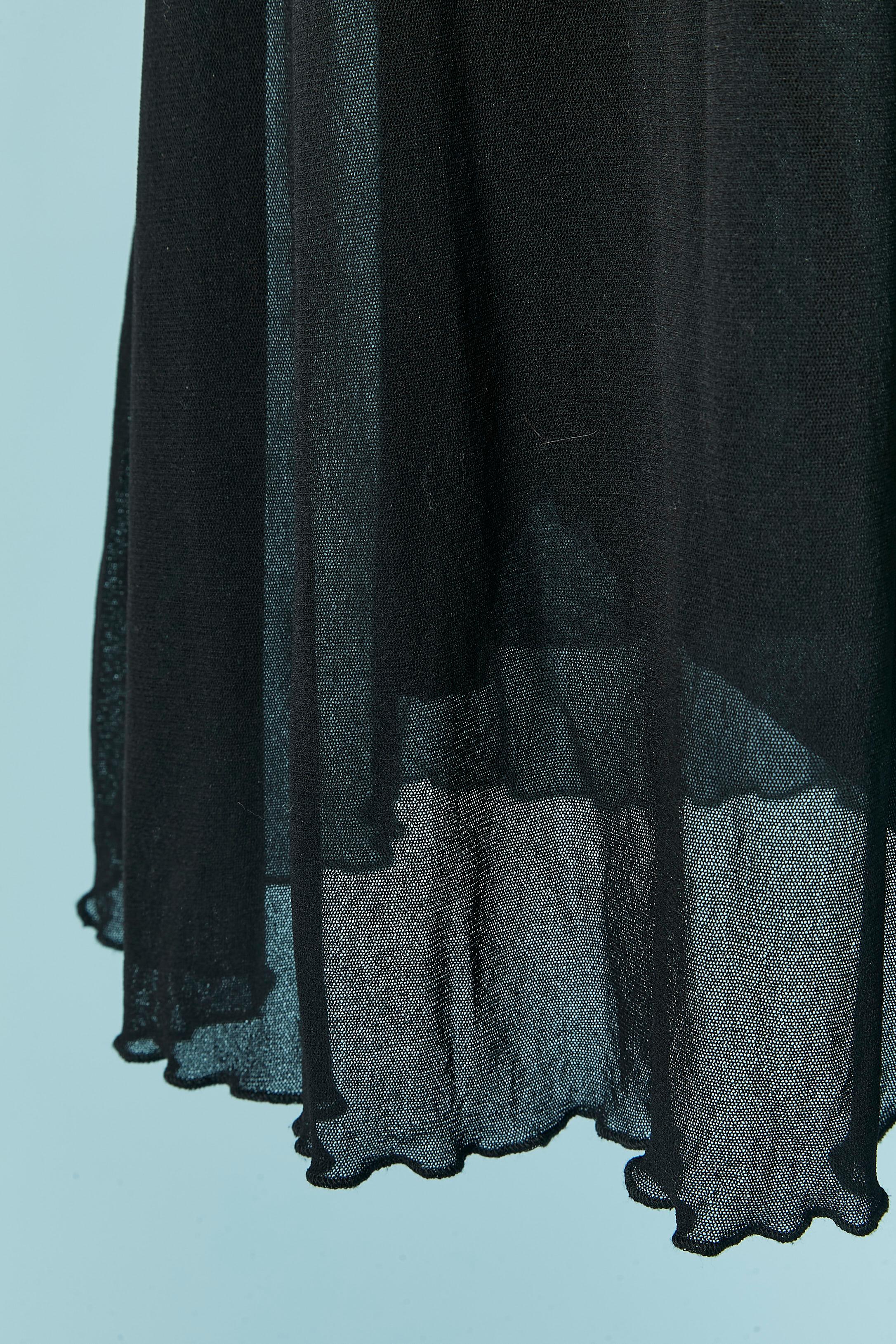 Jupe longue noire en tulle extensible (100% nylon) 
TAILLE M 