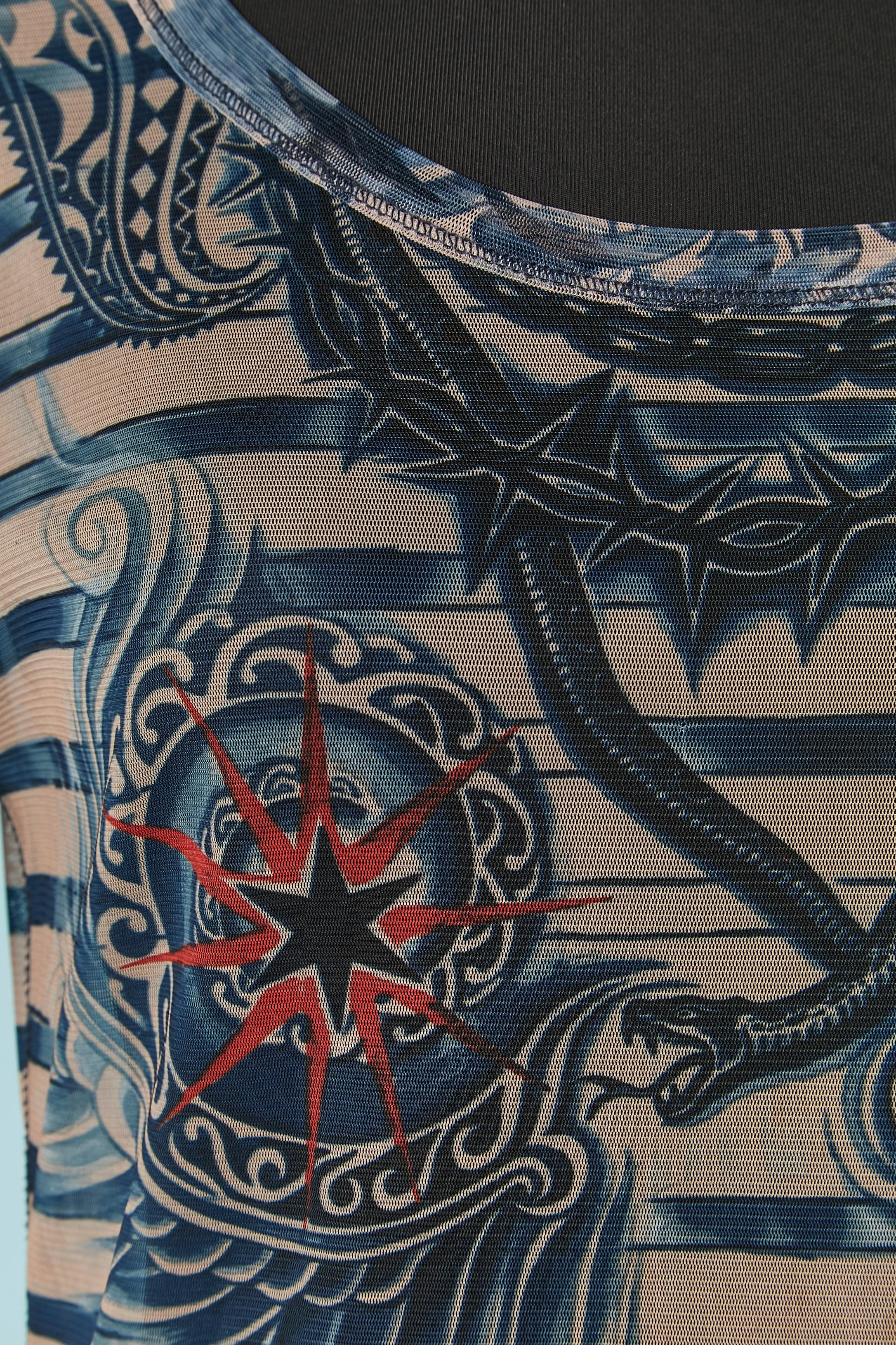 Maglietta a maniche lunghe con tatuaggio. Composizione del tessuto: 100% poliestere
Questa capsule collection è stata realizzata in occasione del 60° anniversario del negozio Sweden Lindex.
TAGLIA L 