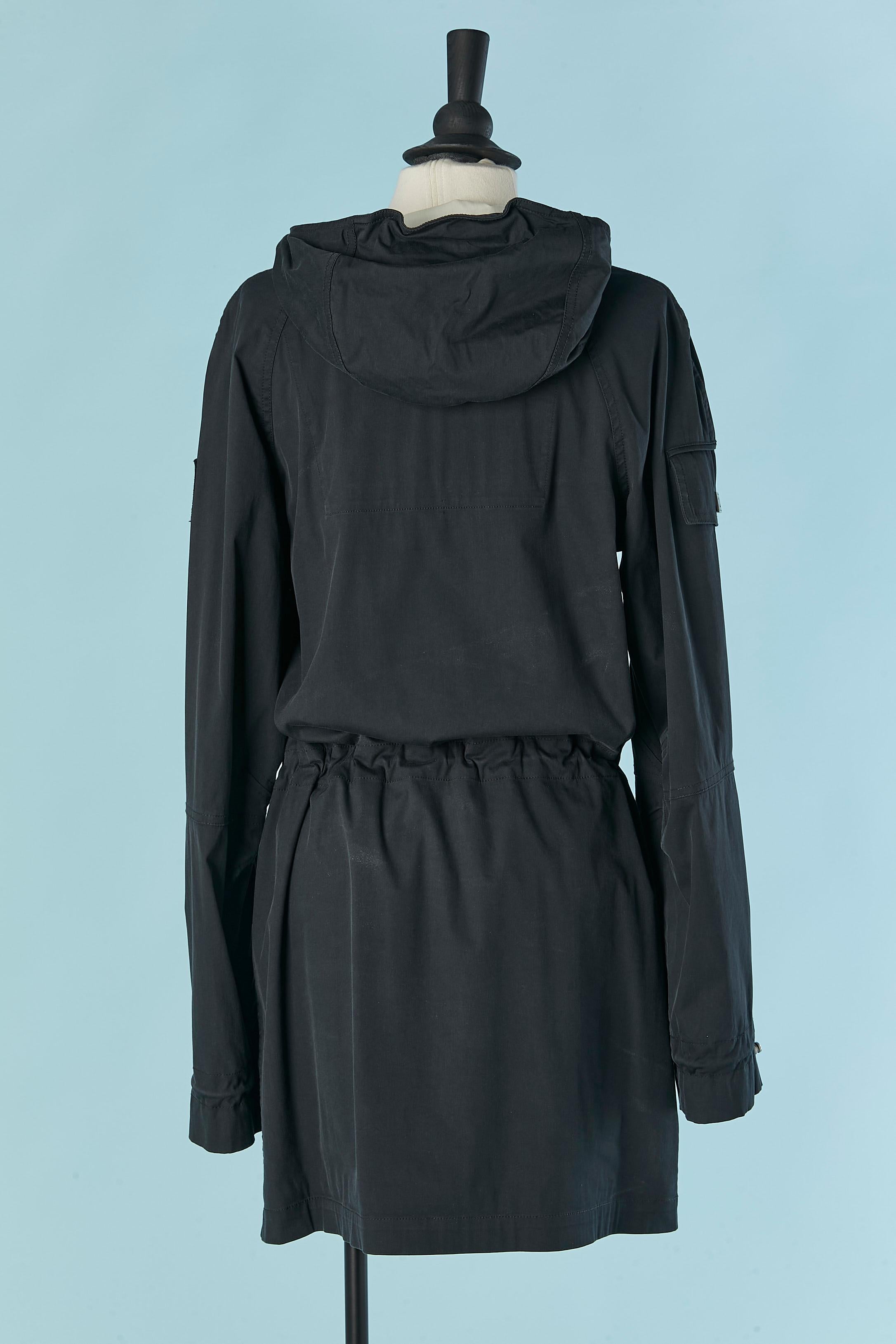 Parka navy con cappuccio Chanel in vendita 4