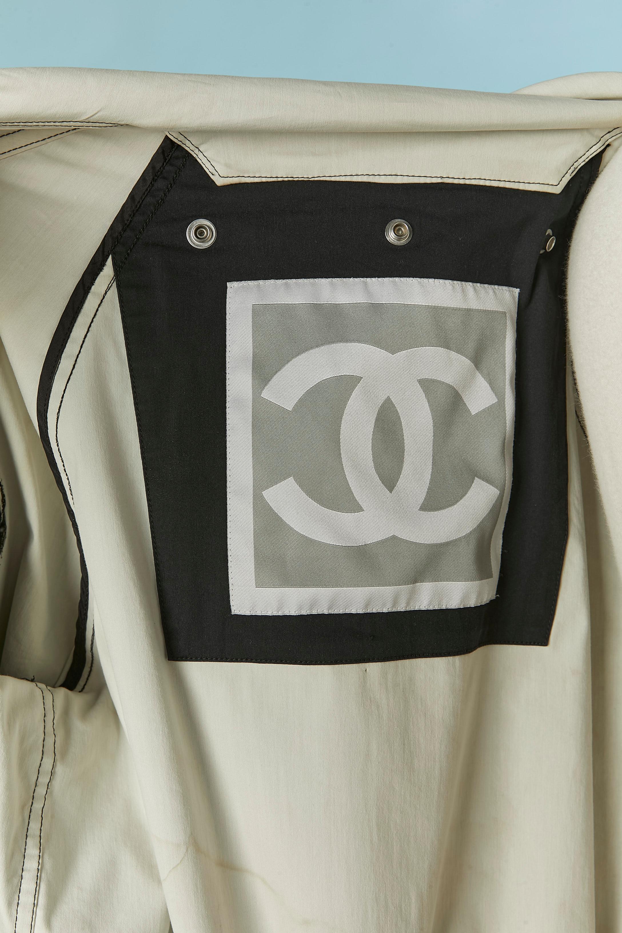 Parka navy con cappuccio Chanel in vendita 5