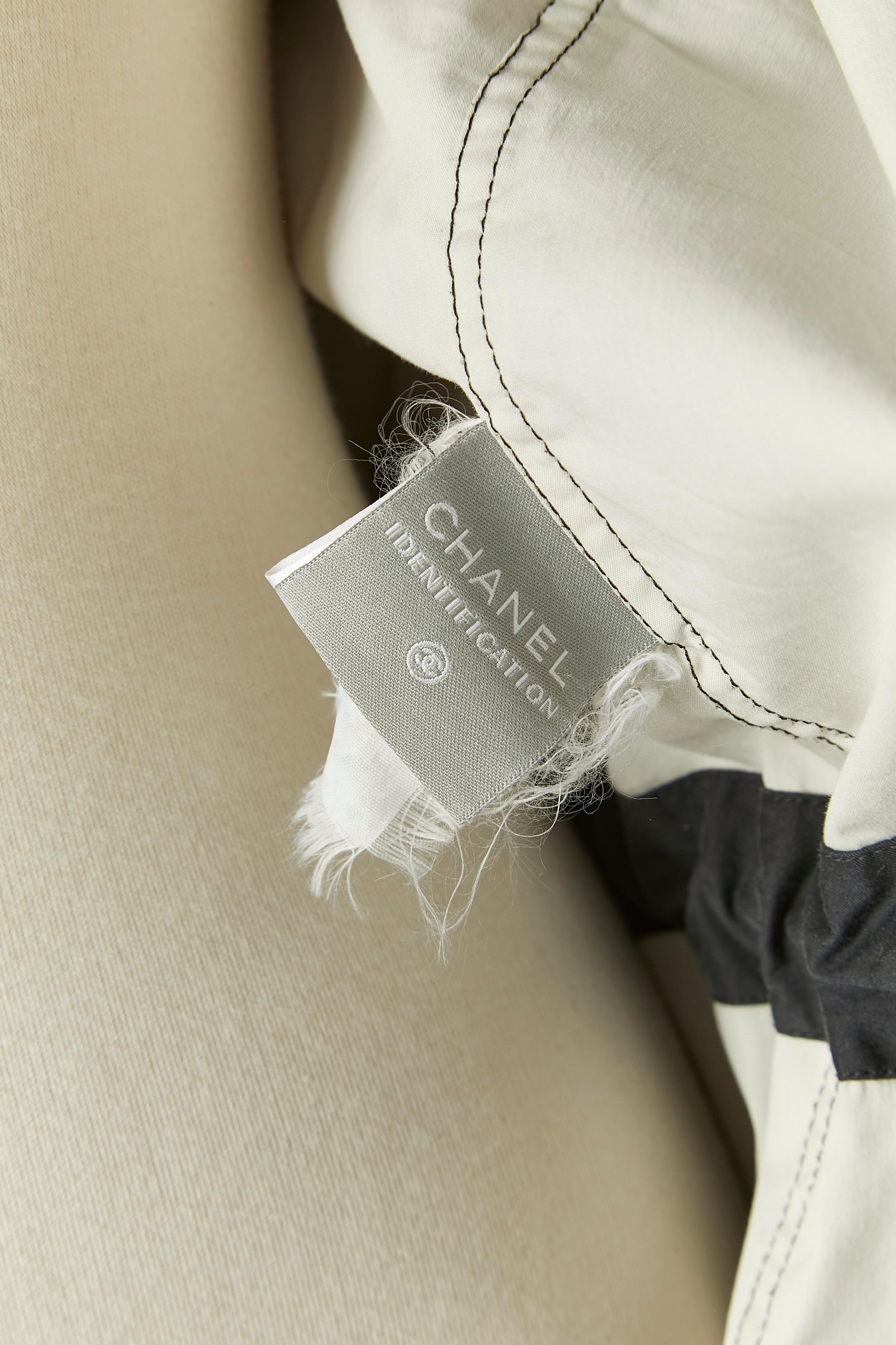 Parka navy con cappuccio Chanel in vendita 6