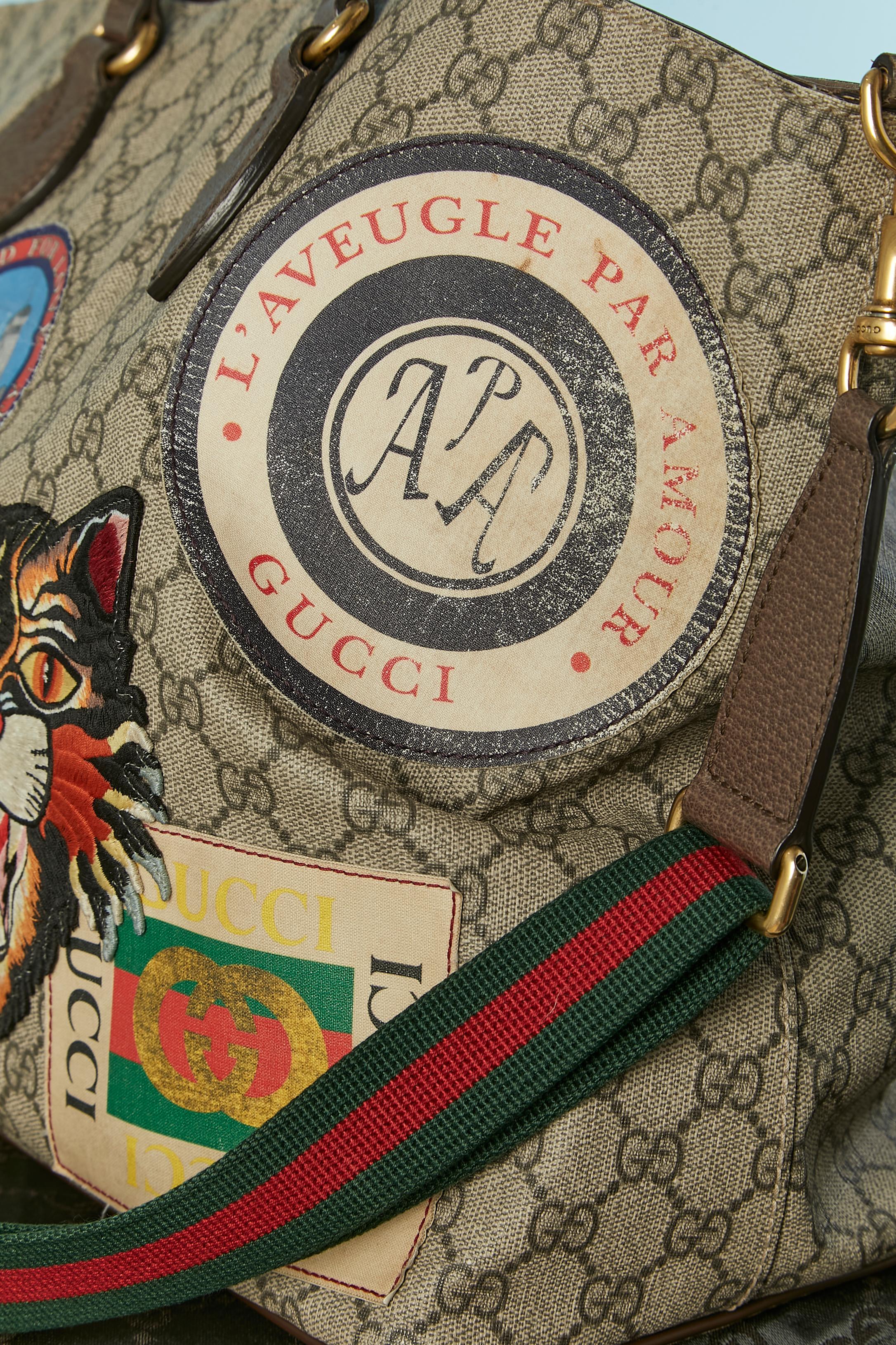 Supreme GG beschichtete Canevas Henkeltasche mit Aufnähern GUCCI für Damen oder Herren im Angebot