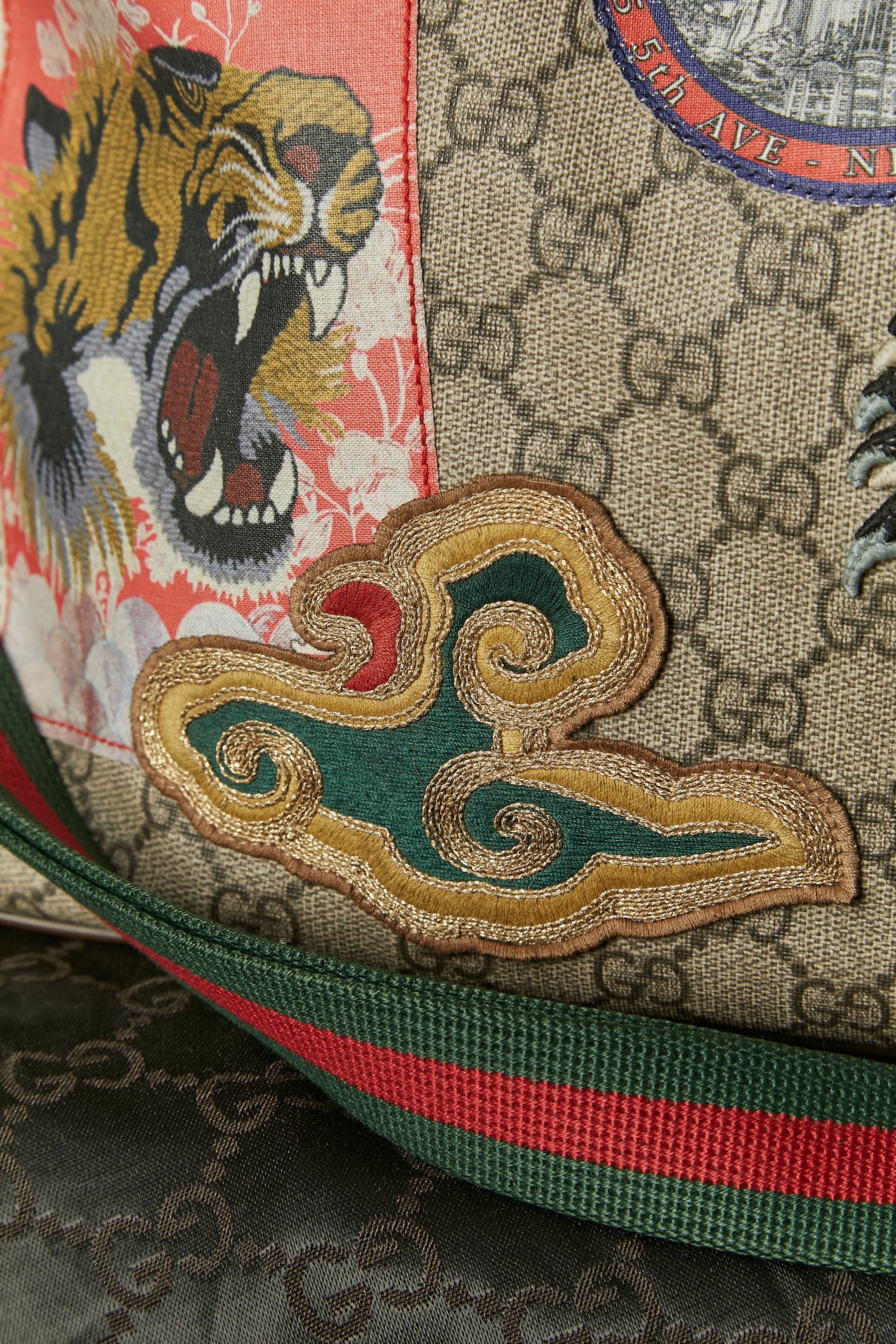 Supreme GG beschichtete Canevas Henkeltasche mit Aufnähern GUCCI (Schwarz) im Angebot