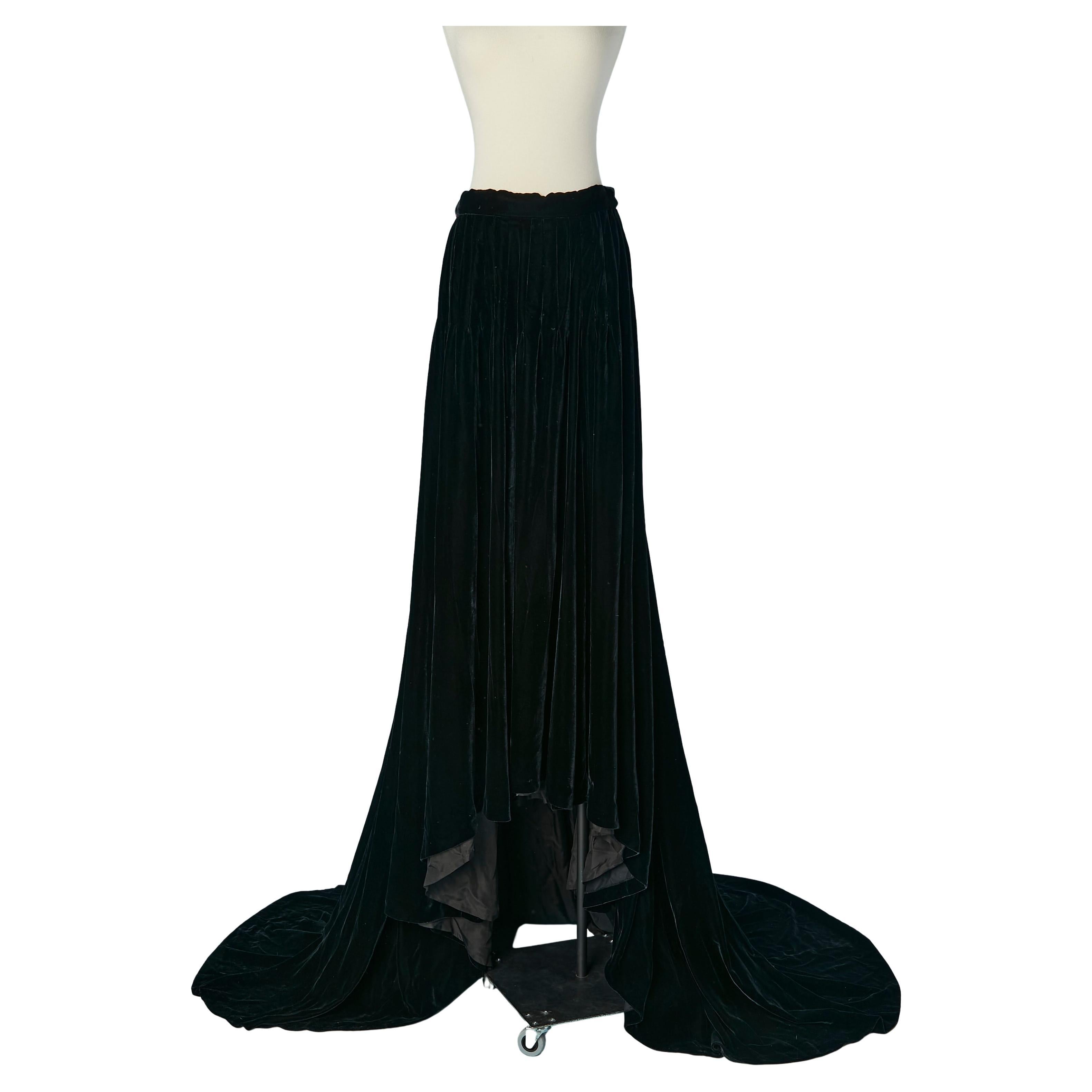Falda de terciopelo de seda negro con arrastre CHANEL BOUTIQUE