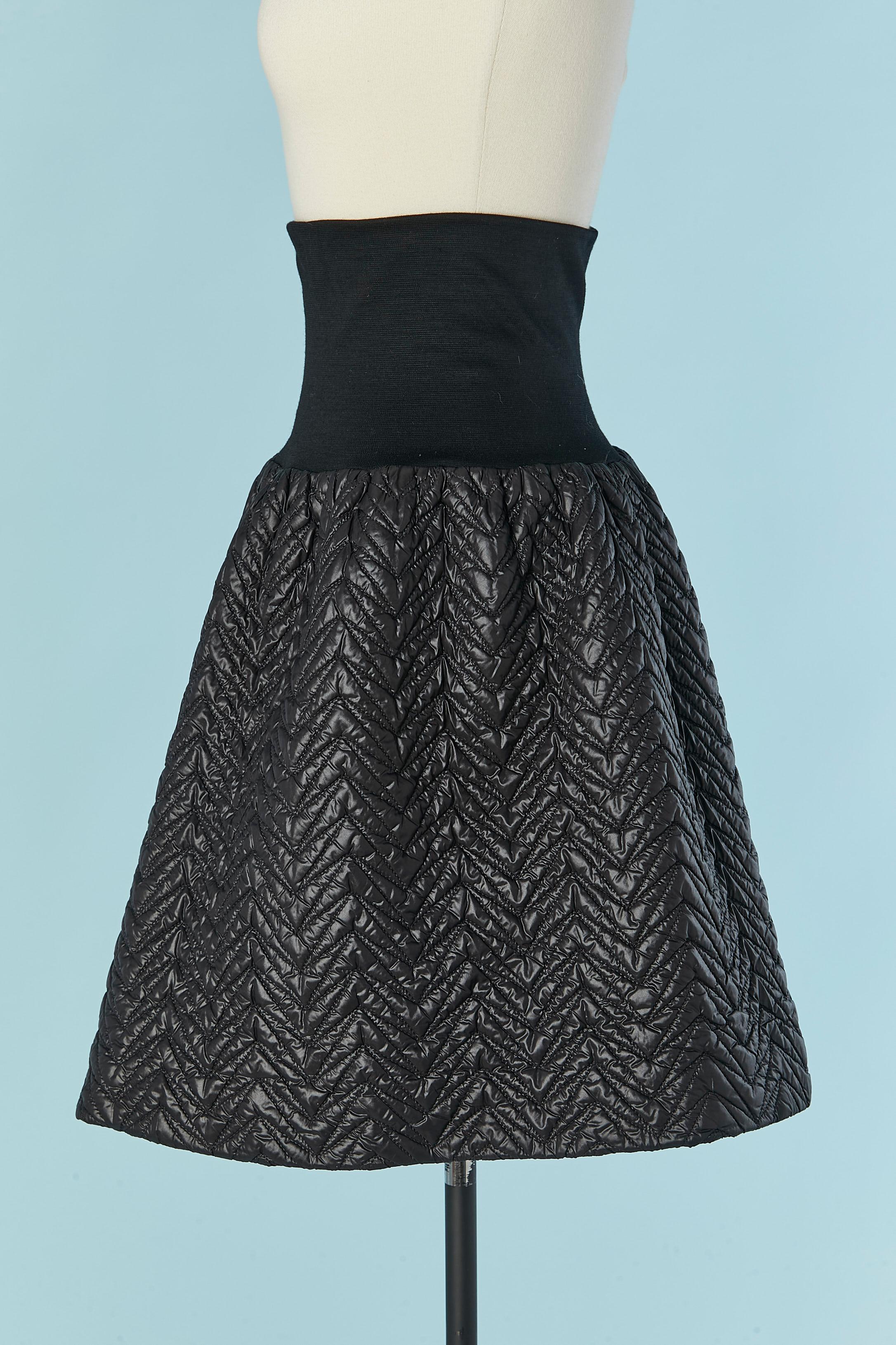 Schwarzer gepolsterter und abgesteppter Rock mit Jersey-Taille TSUMORI CHISATO im Zustand „Hervorragend“ im Angebot in Saint-Ouen-Sur-Seine, FR