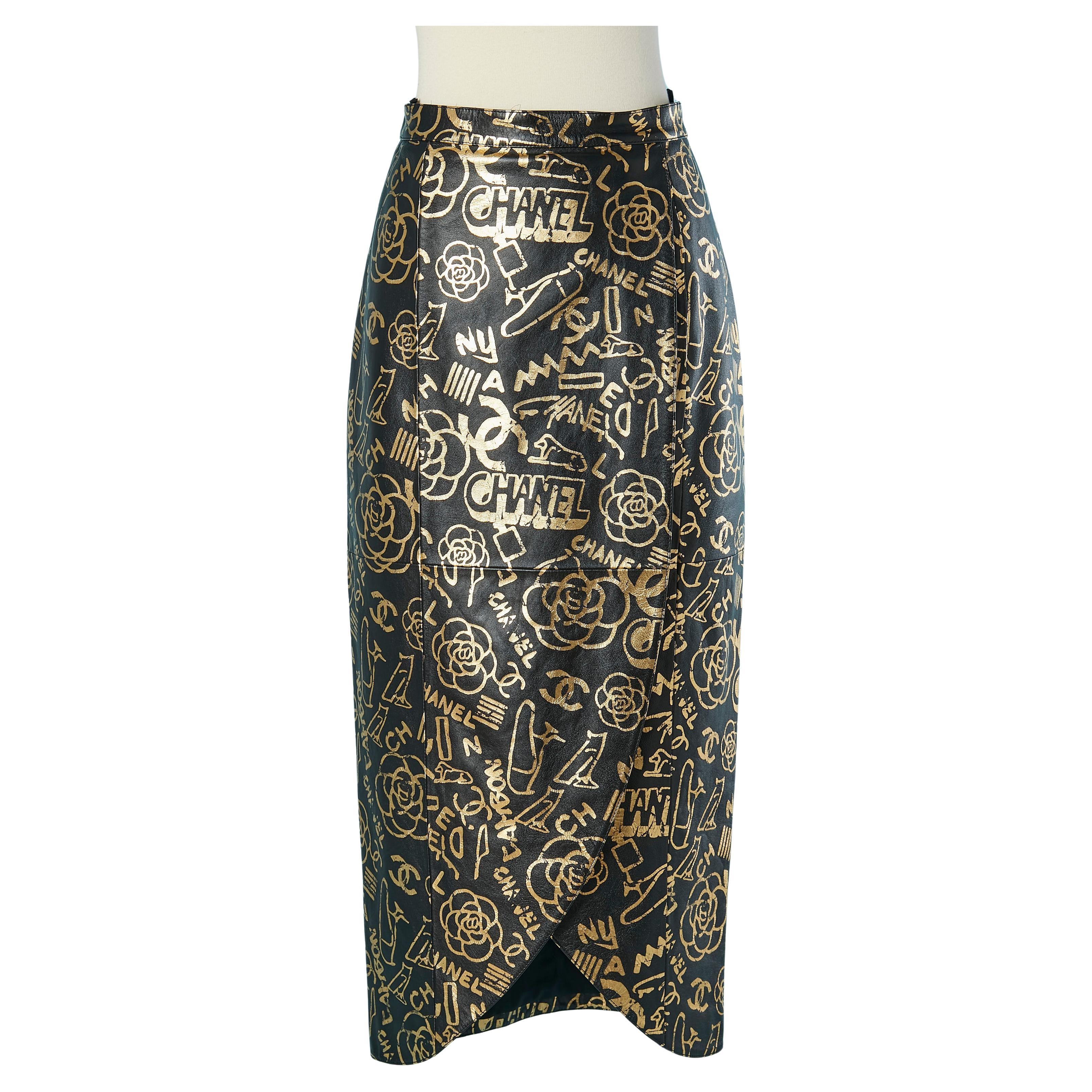 Robe portefeuille en cuir noir avec imprimé doré CHANEL Métiers d'Art Egyptomania 2018 en vente