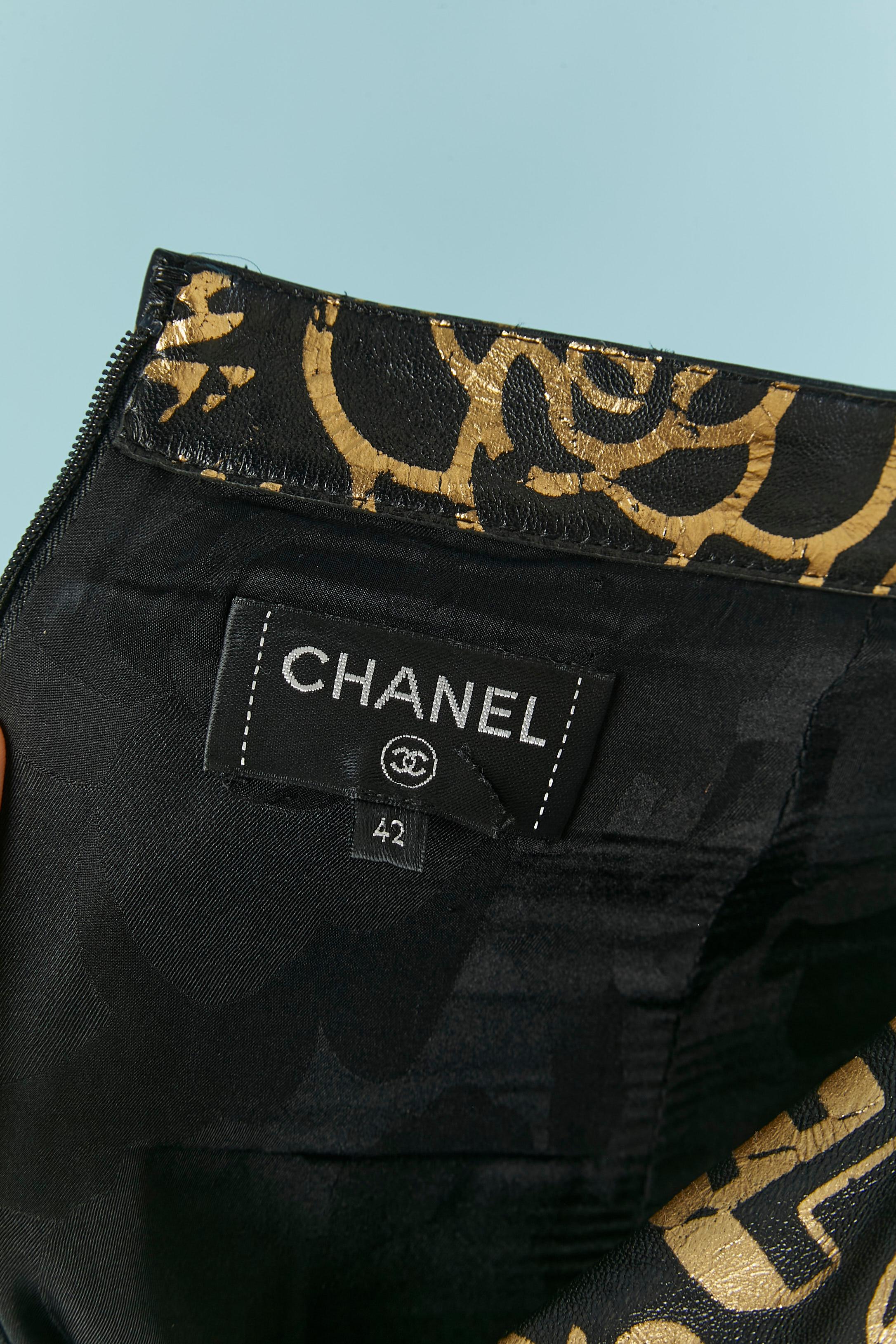 Robe portefeuille en cuir noir avec imprimé doré CHANEL Métiers d'Art Egyptomania 2018 Pour femmes en vente