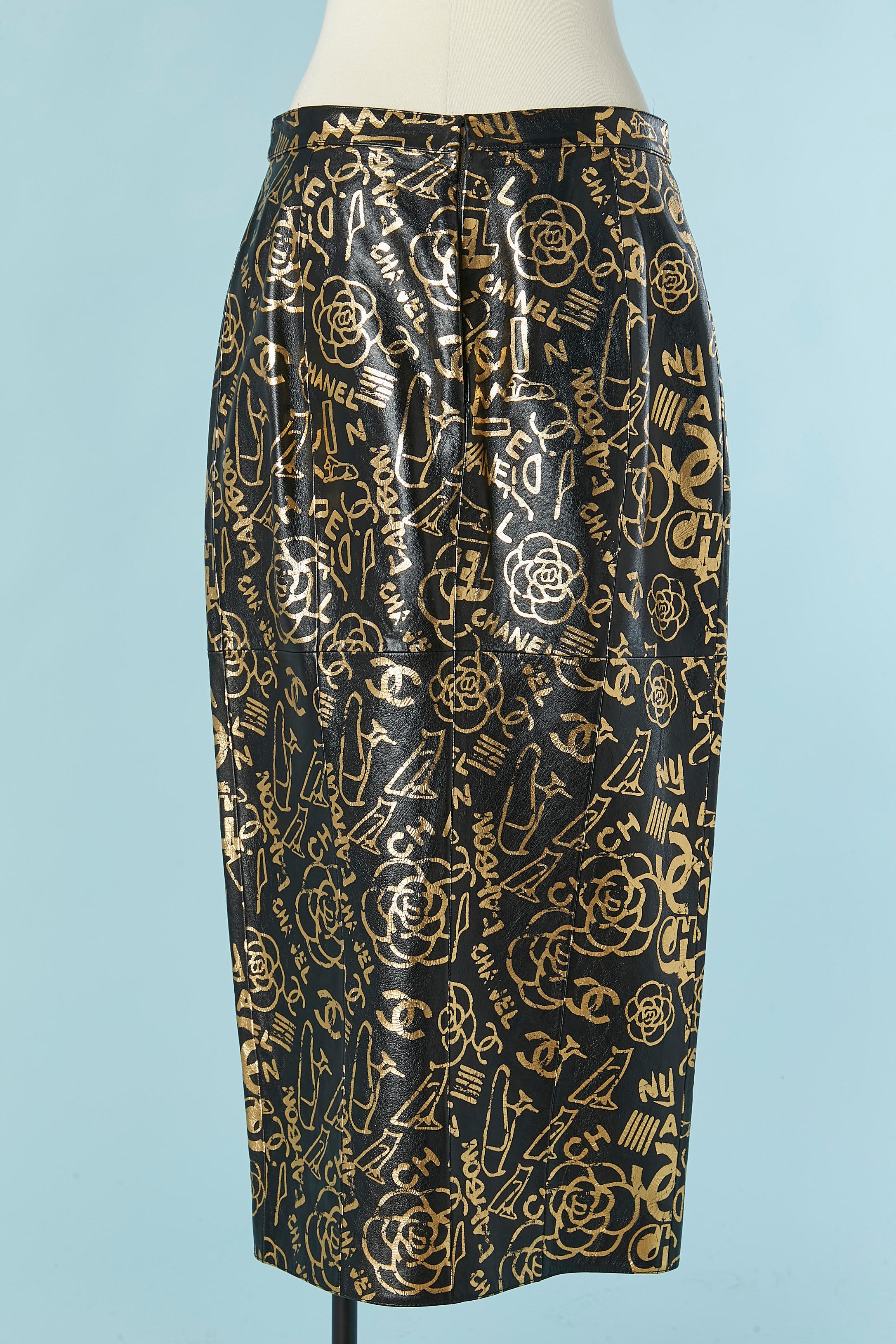 Robe portefeuille en cuir noir avec imprimé doré CHANEL Métiers d'Art Egyptomania 2018 Excellent état - En vente à Saint-Ouen-Sur-Seine, FR