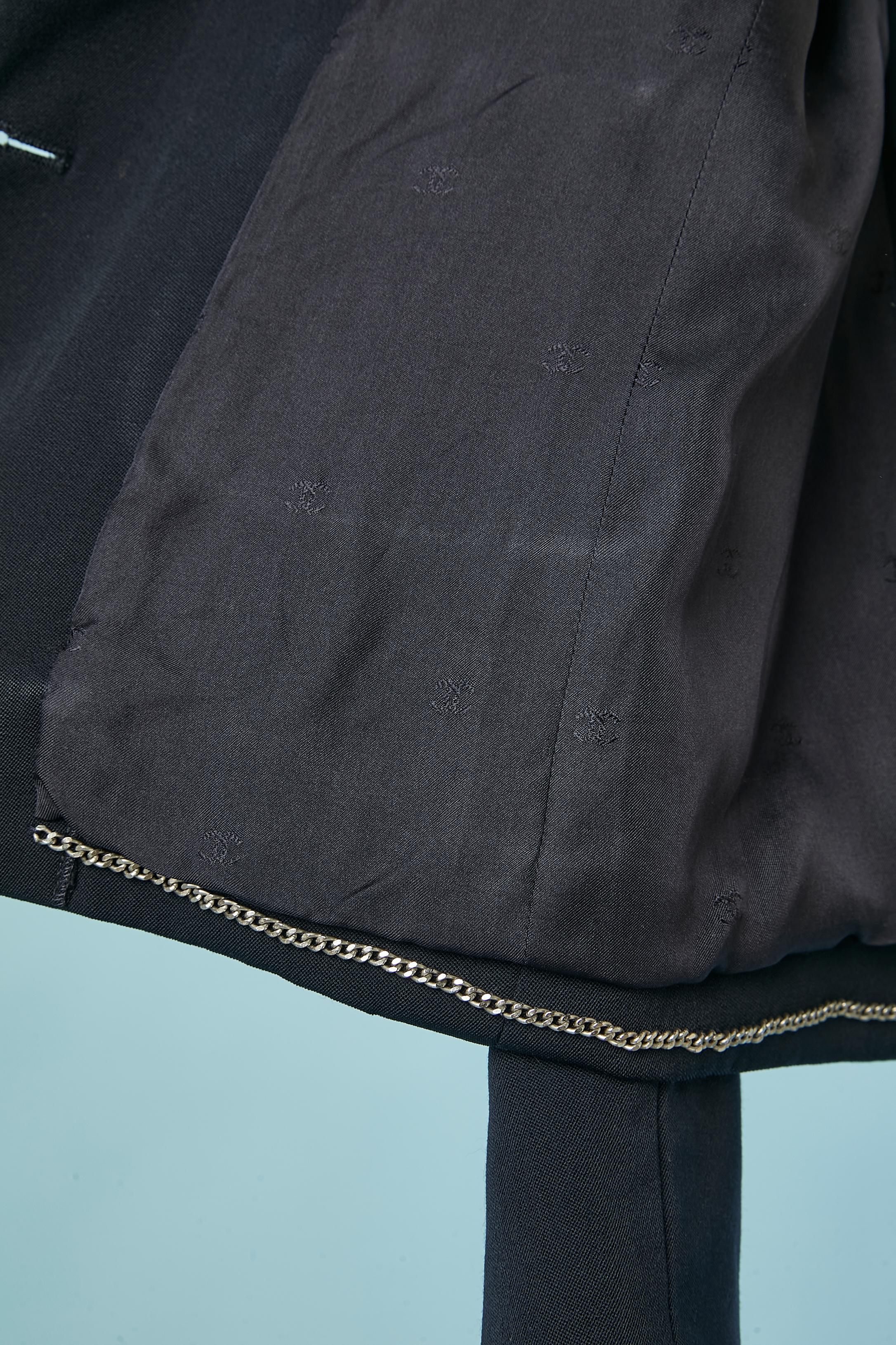 Giacca monopetto in lana navy con bottone a forma di quadrifoglio Chanel Boutique in vendita 5