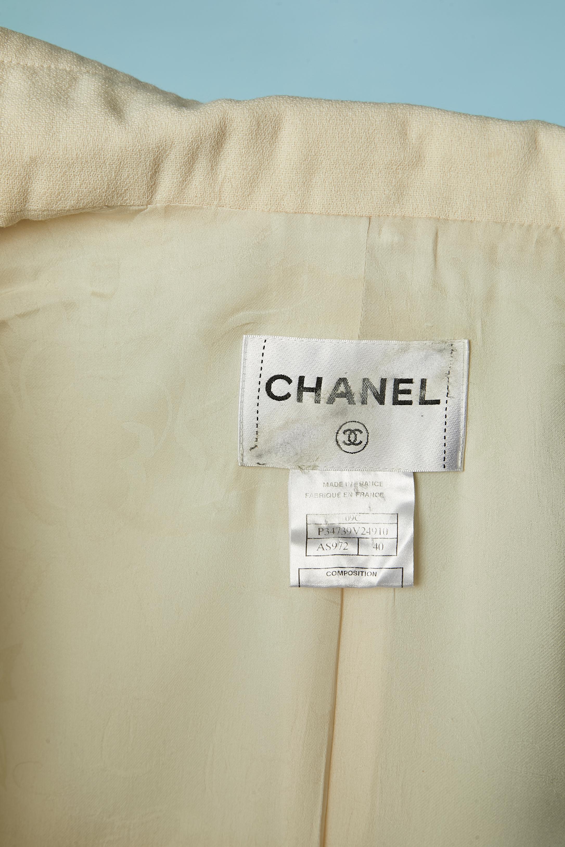 Ivory wool single-breasted jacket with camelia buttons CHANEL 2009 For Sale 4