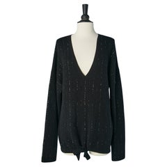 Maglione nero in cashmere con scollo a V e strass Chanel