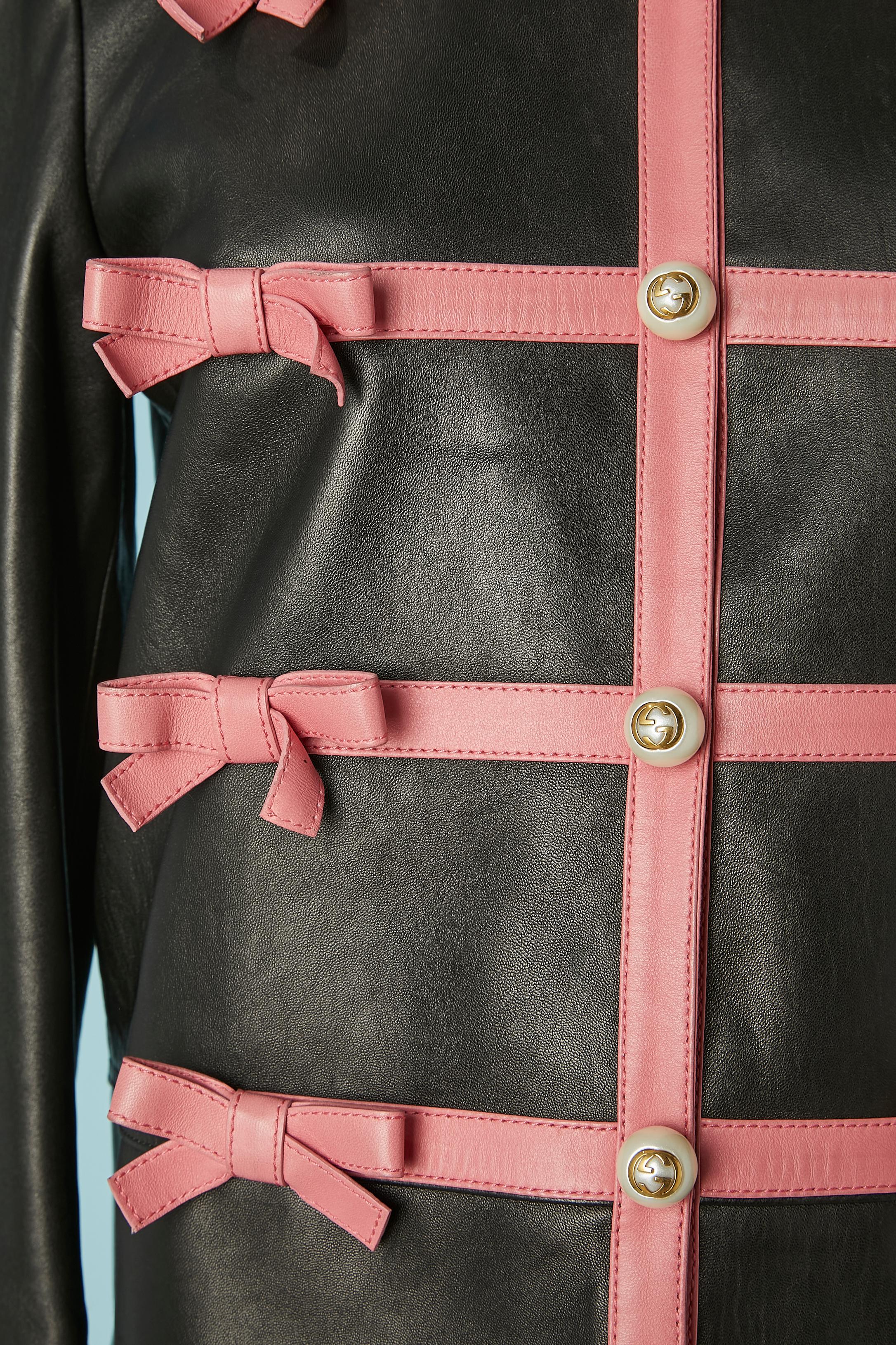 Nero Giacca in pelle nera con cinturino e fiocco in pelle rosa Gucci in vendita