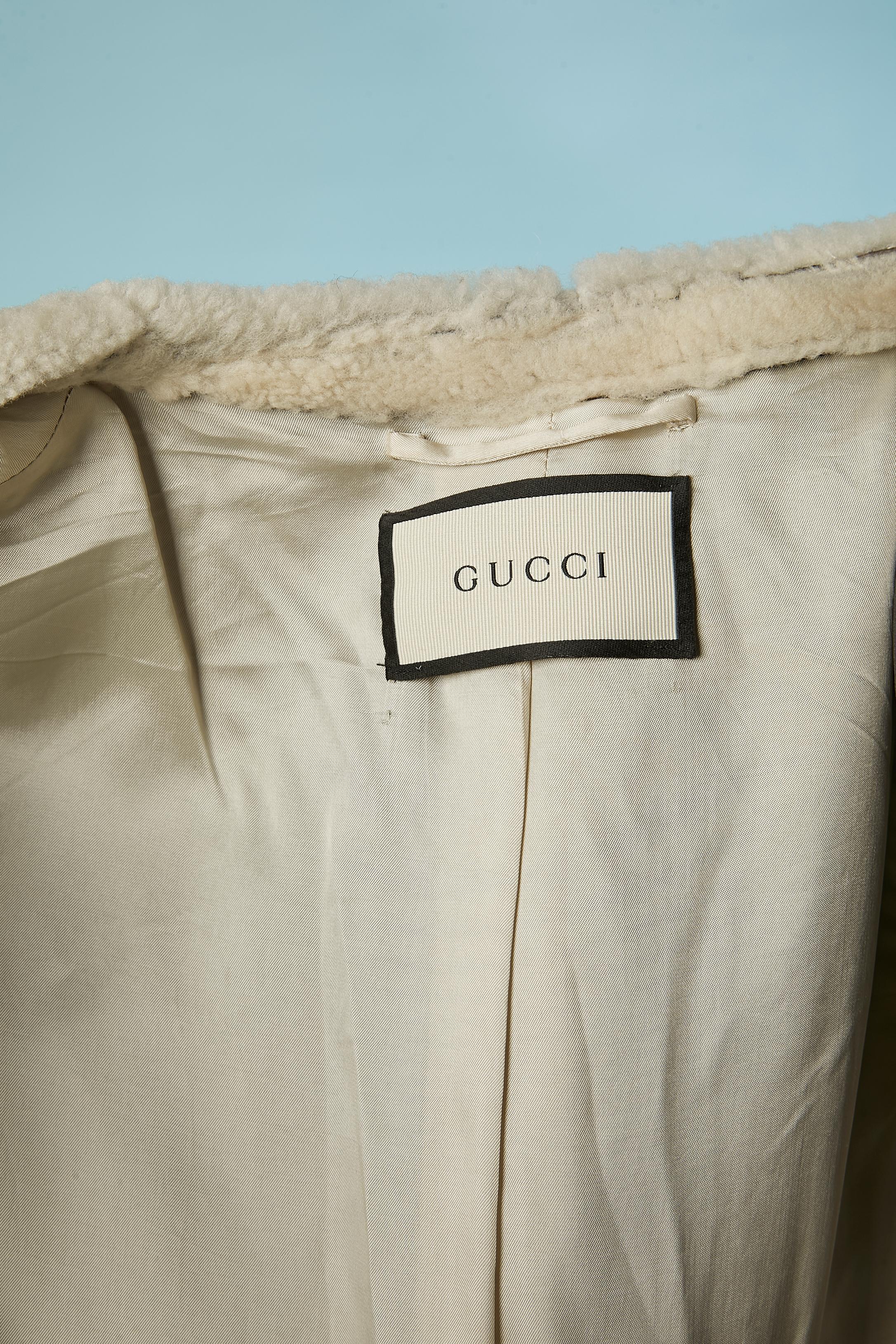 Cappotto in shearling bianco sporco GUCCI in vendita 3