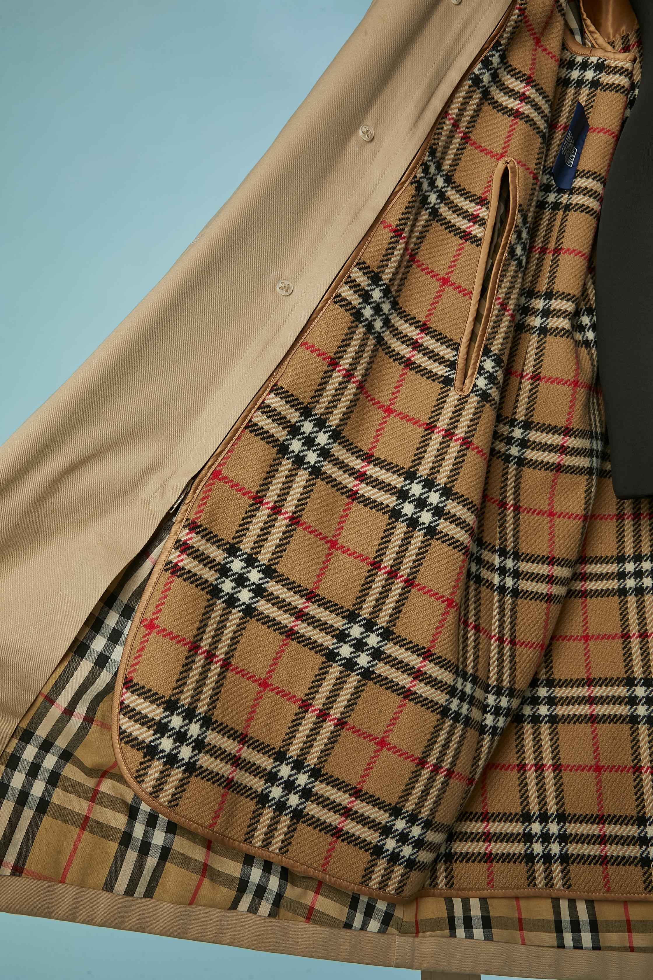 Trench-coat en coton beige à double boutonnage, doublé de laine BURBERRYS en vente 3