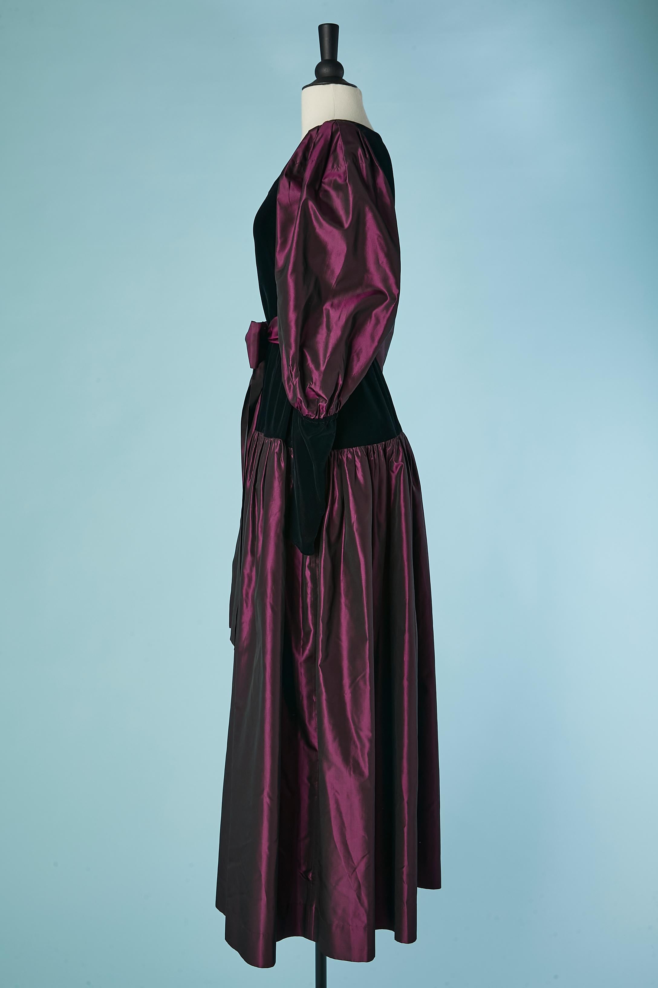 Robe du soir en velours noir et taffetas de soie violet SAINT LAURENT Rive Gauche Pour femmes en vente
