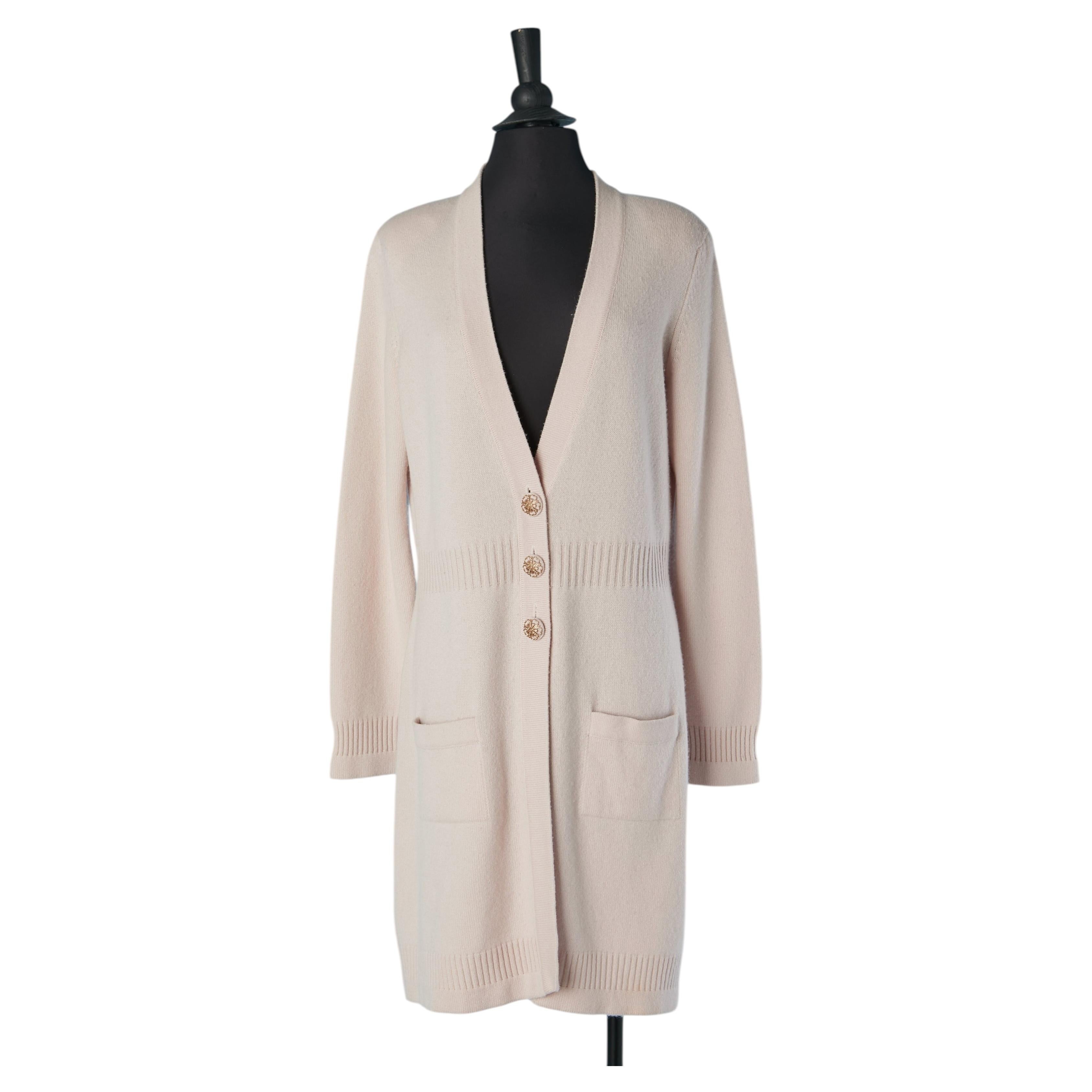 Long cardigan en cachemire rose poudré CHANEL en vente