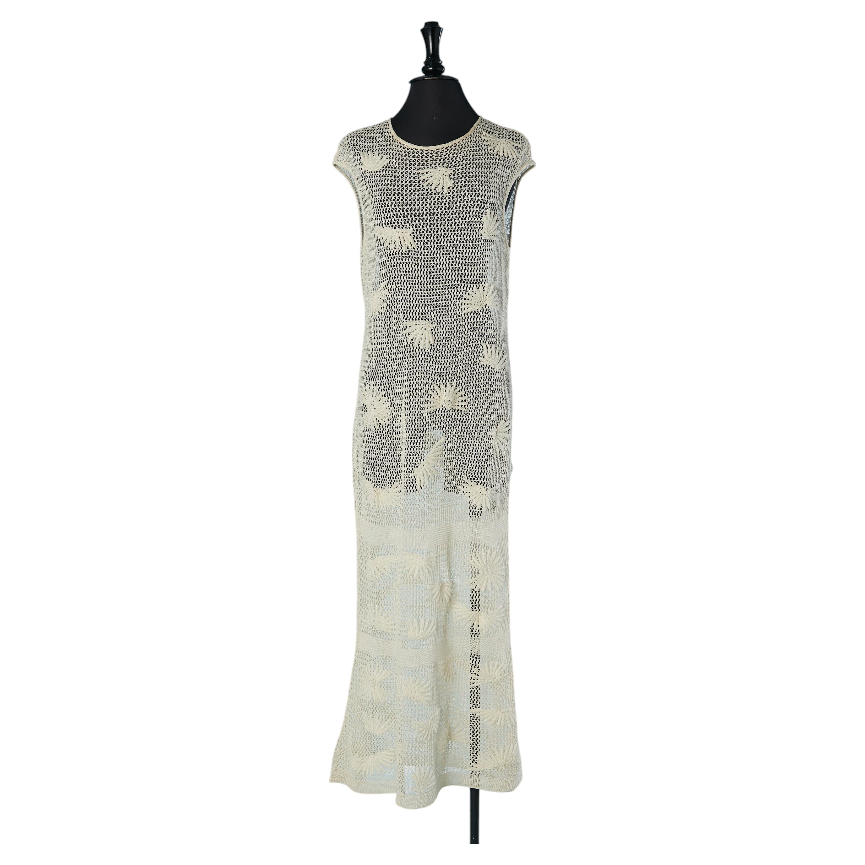 Robe en crochet blanc cassé transparente, ornée de broderies florales CHANEL