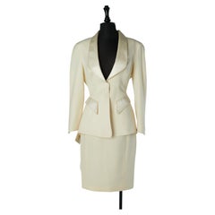 Ensemble jupe-tailleur en laine peignée blanc cassé, drapé dans le dos, THIERRY MUGLER