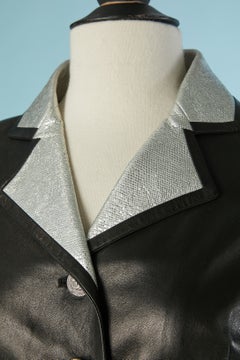 Schwarze Lederjacke mit silbernem Lederkragen von CHANEL