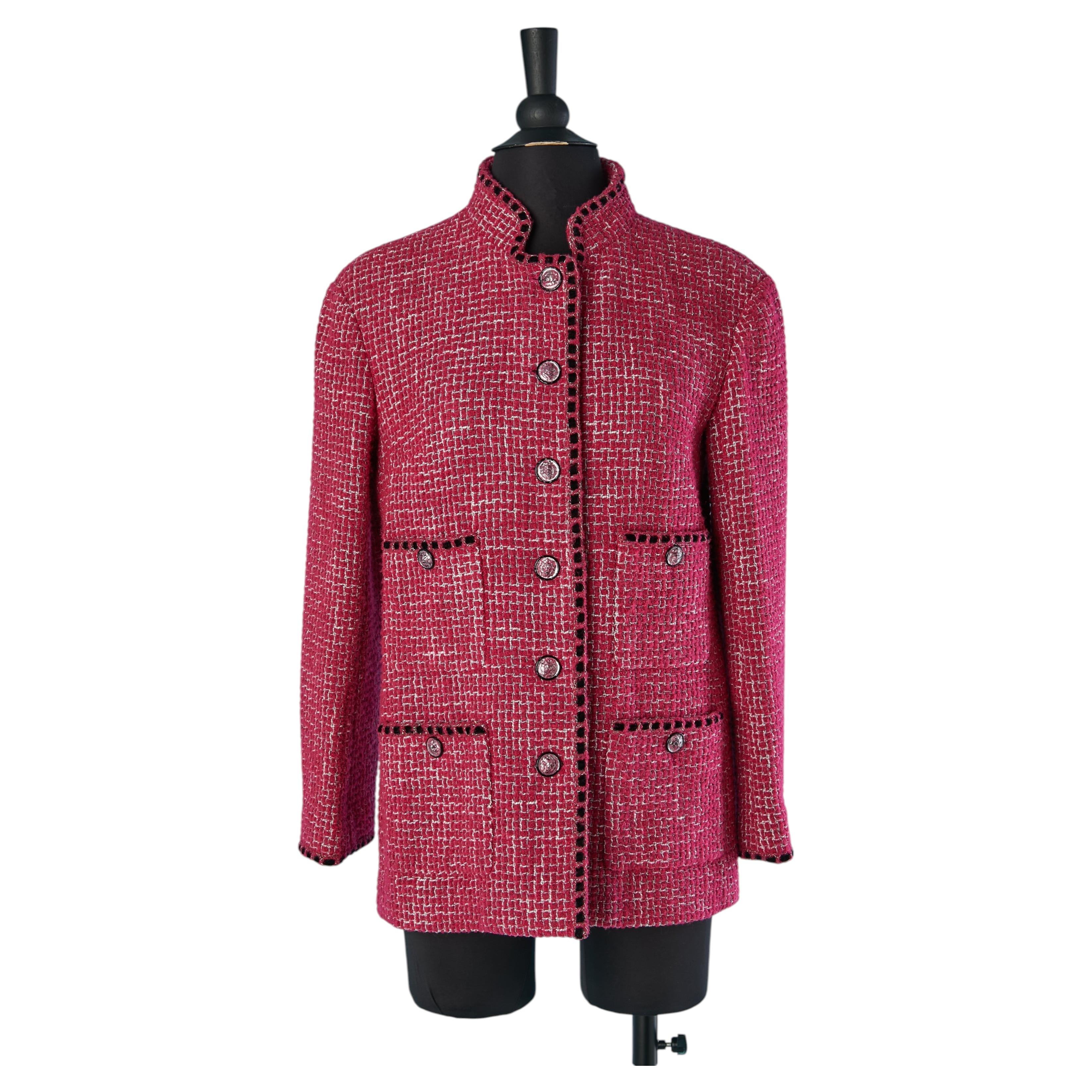 Veste CHANEL en tweed rose, à simple boutonnage en vente