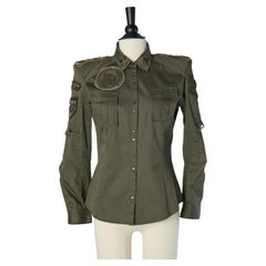 Camisa militar de algodón color caqui con parches y tachuelas de BALMAIN