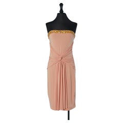 Rosa Cocktailkleid aus Seidenjersey im Bustier-Stil mit Stickereien von GALLIANO