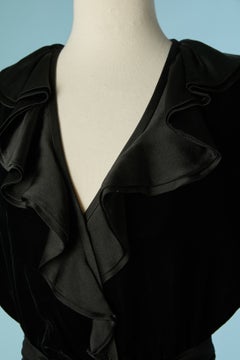 Schwarzes Cocktailkleid aus Samt mit Satin-Rüschen von SAINT LAURENT RIVE GAUCHE