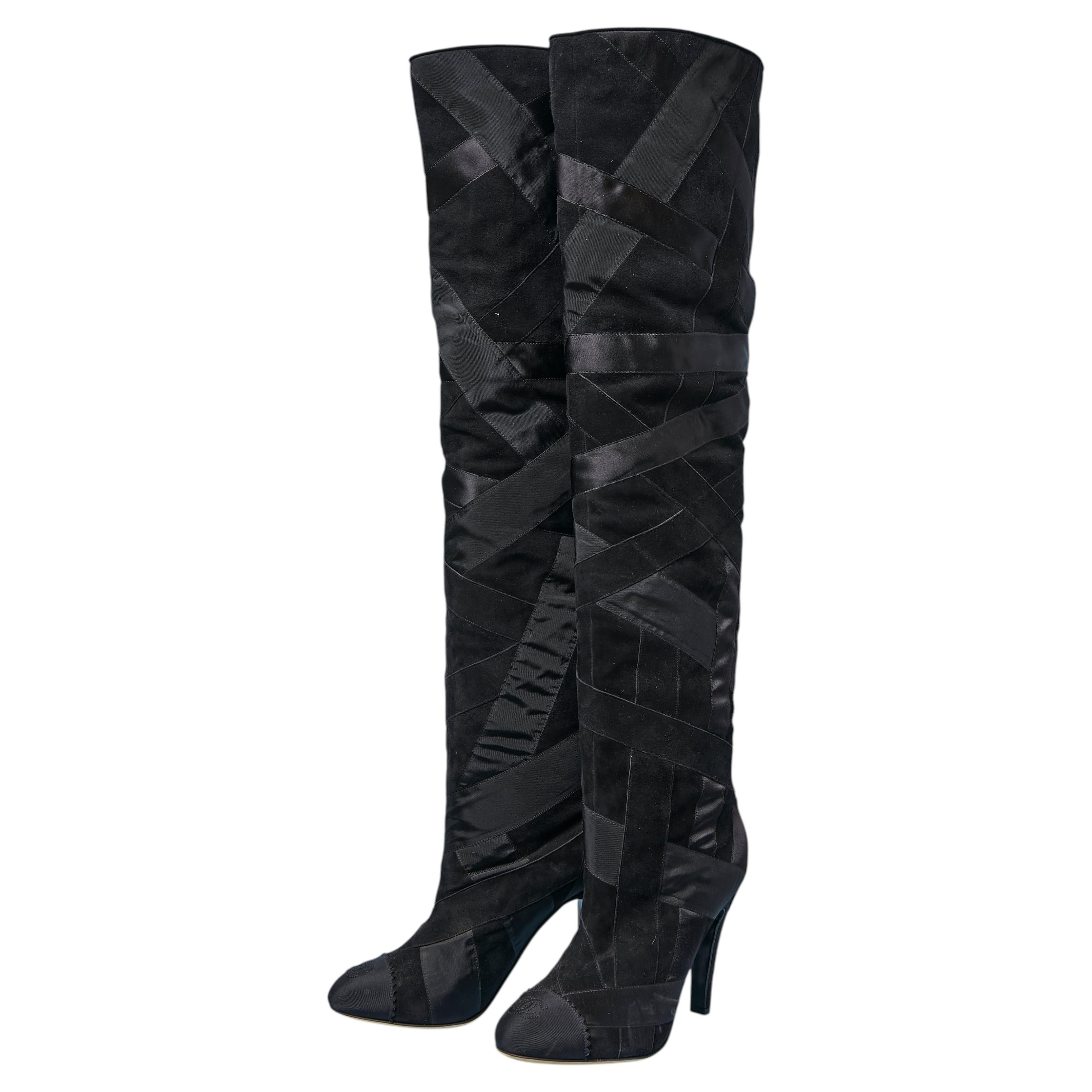 Bottes noires en patchwork CHANEL en vente