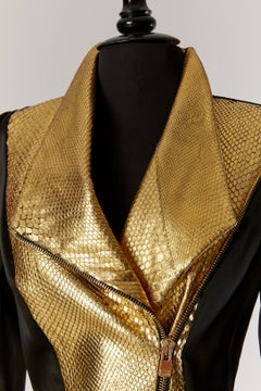 Jacke aus schwarzem Satin und goldenem Leder von ALEXANDRE VAUTHIER
