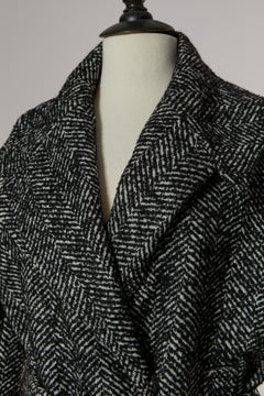 Kombination aus Mantel und Rock mit Chevron-Muster von ROCHAS