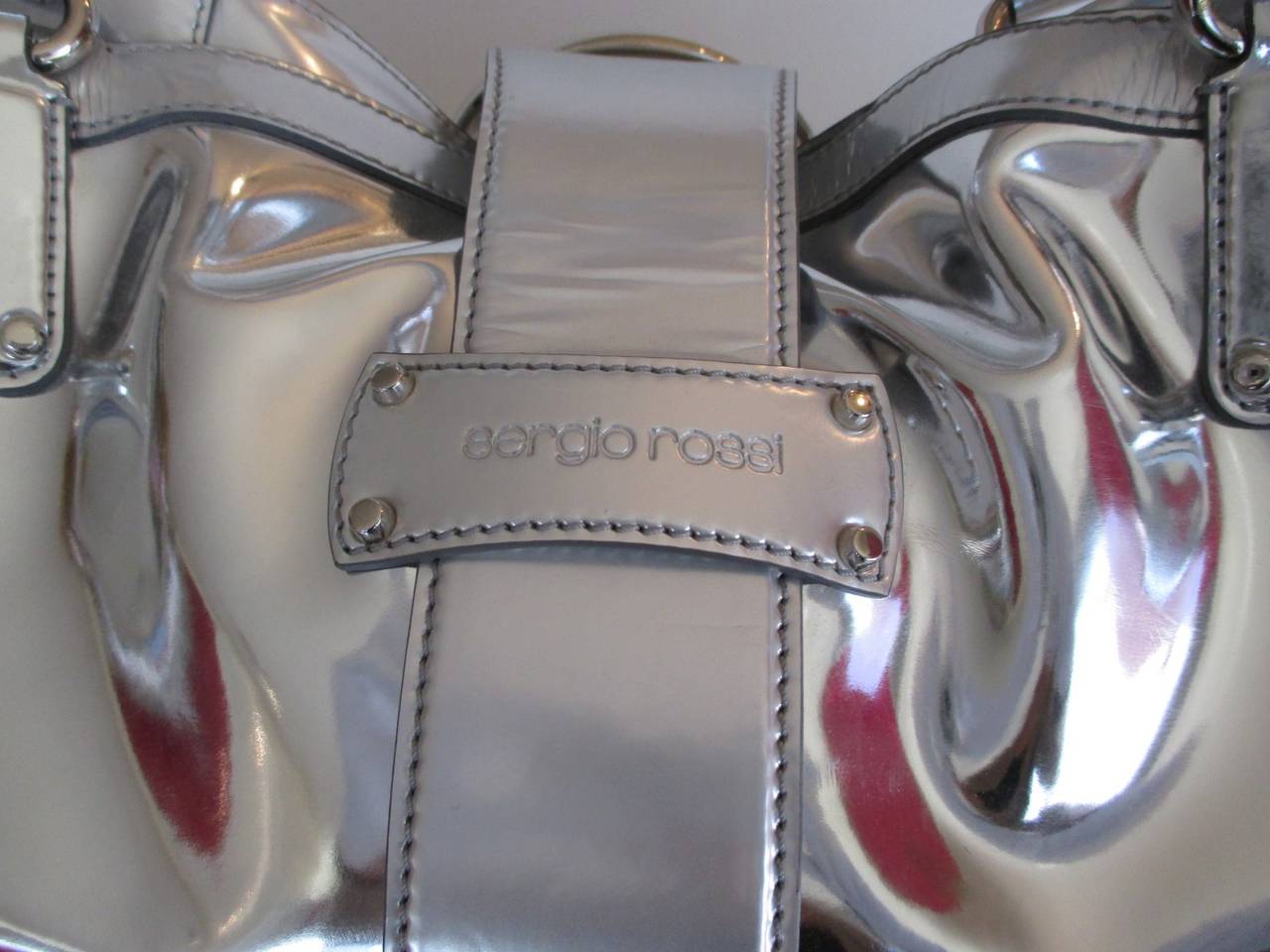 Exclusive Silver Leather Sergio Rossi handbag 
with card of authenticity.

We offer more exclusive items, view our frontstore

Please note that vintage items are not new and therefore might have minor imperfections.
