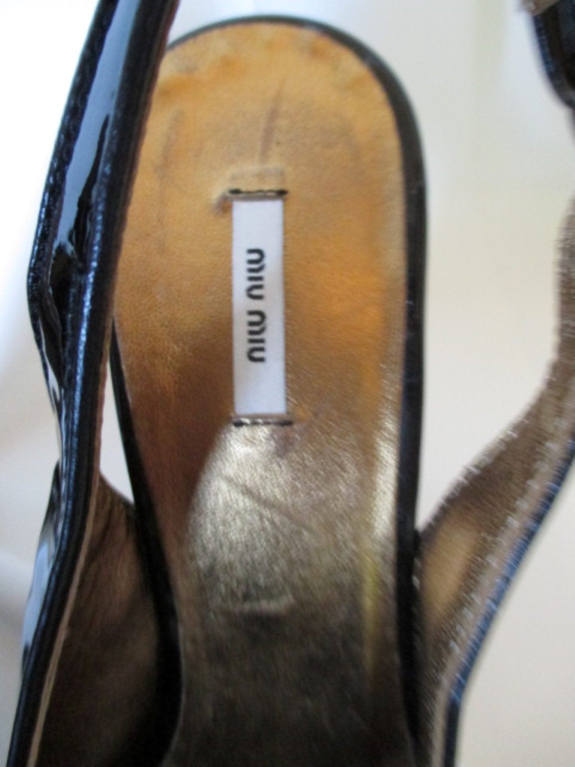Miu Miu black patent leather high heels shoes.
Size heels 12 cm
Rubber soles
Please note that vintage items are not new and therefore might have minor imperfections.