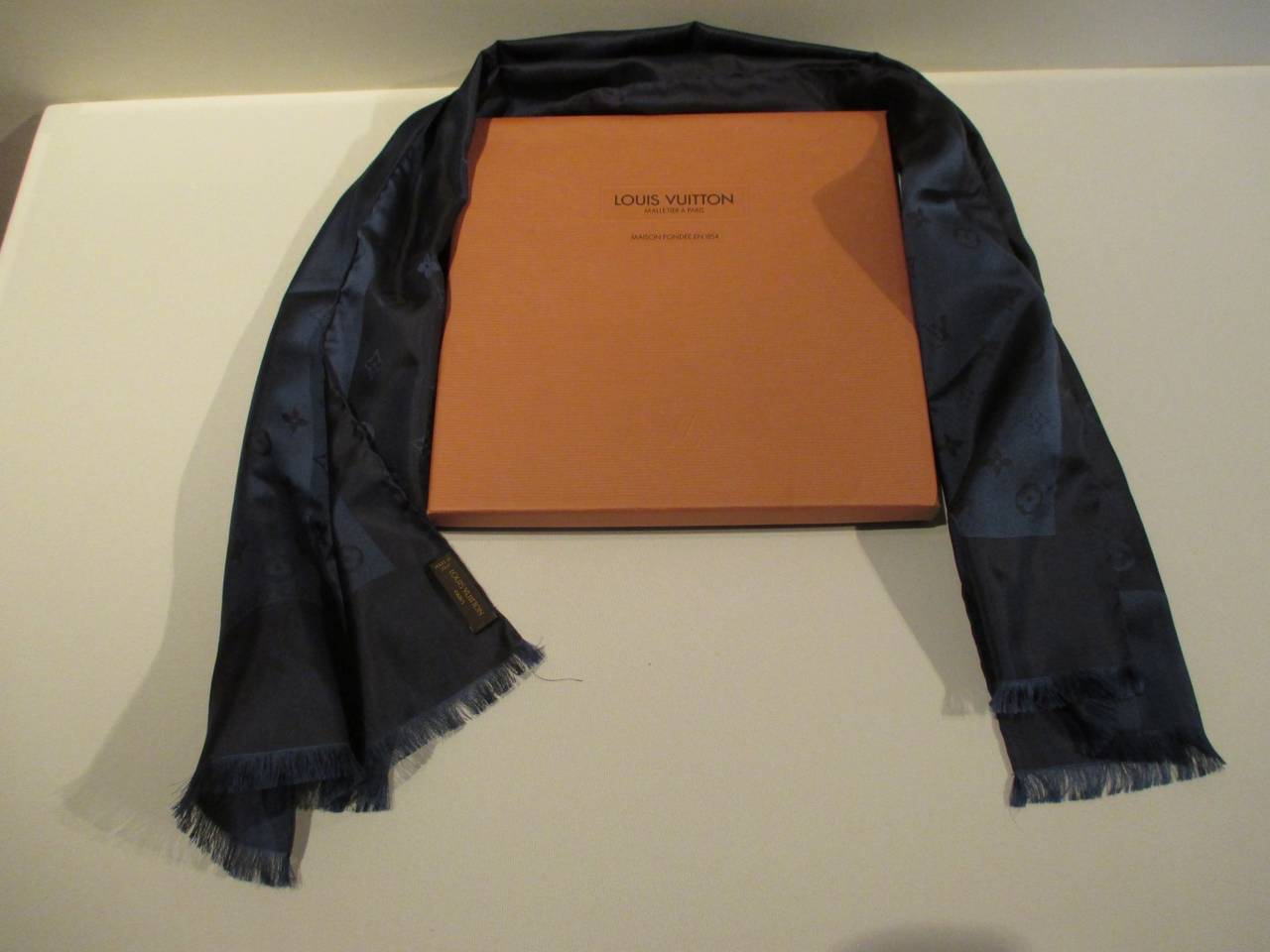 Louis Vuitton silk blue scarf with original box 2