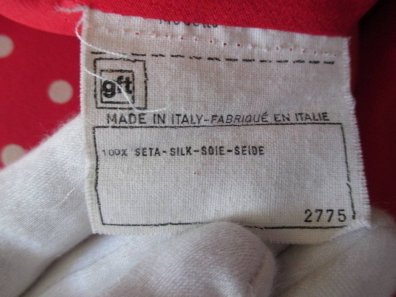 Valentino Camicetta in seta rossa a pois in vendita 1