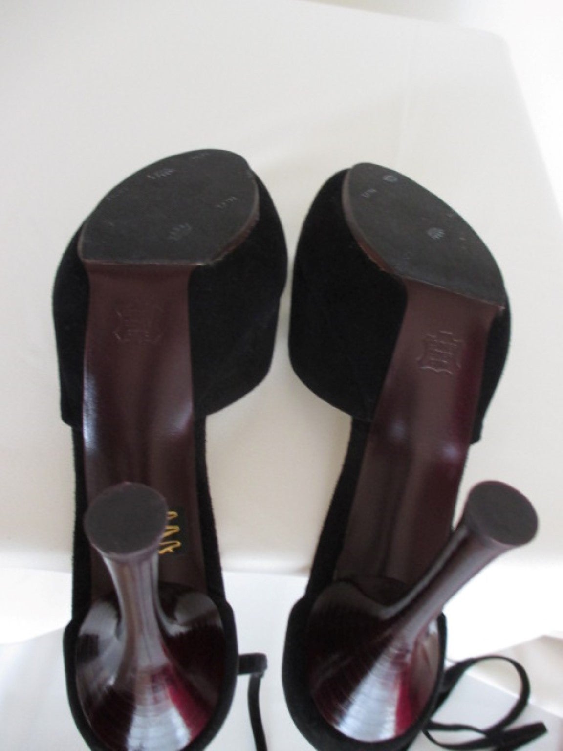 Charles Jourdan black suede peep toe shoes In Excellent Condition In Amsterdam, NL