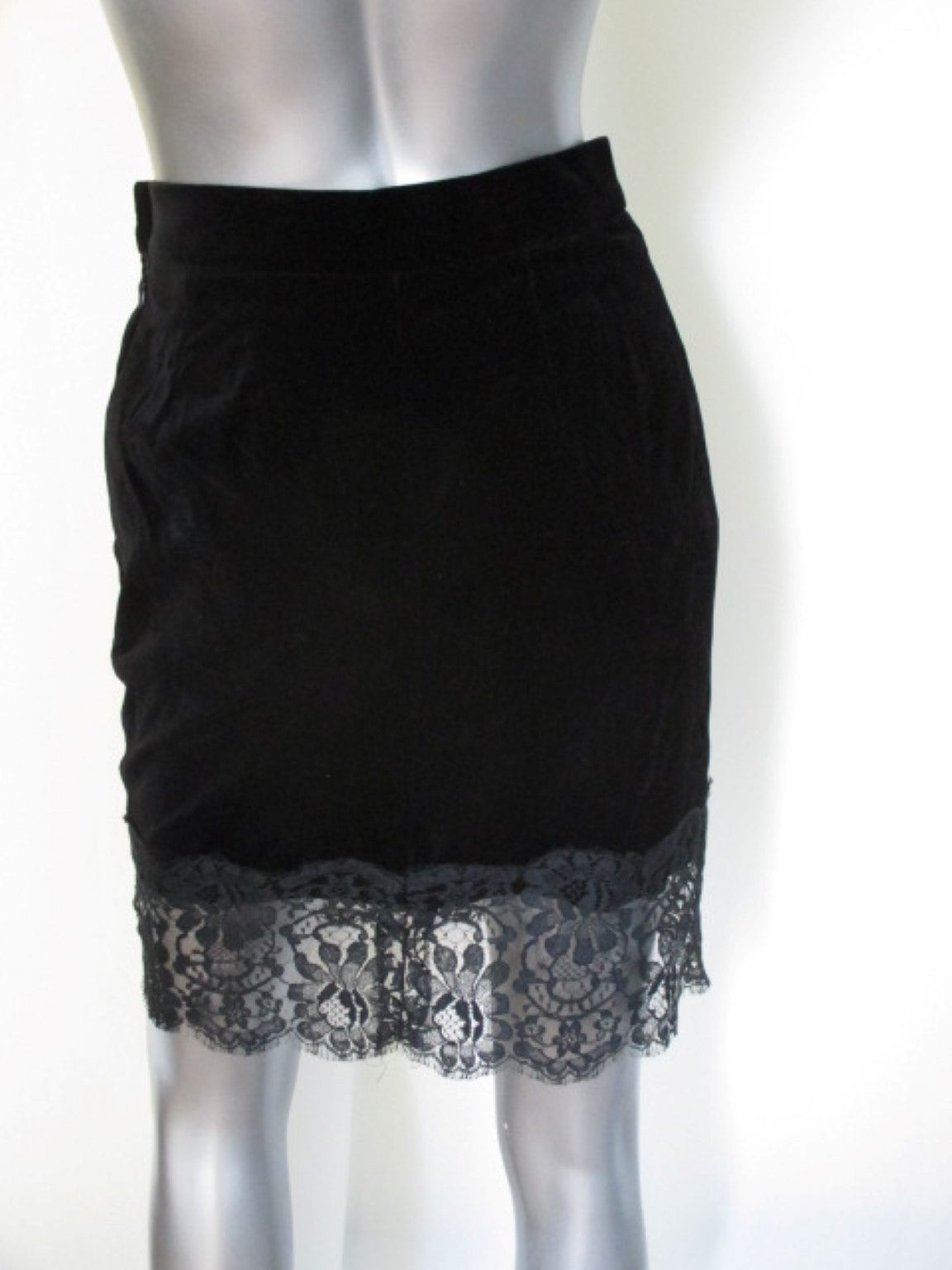 Black Yves Saint Laurent black velvet skirt with lace, 1980s