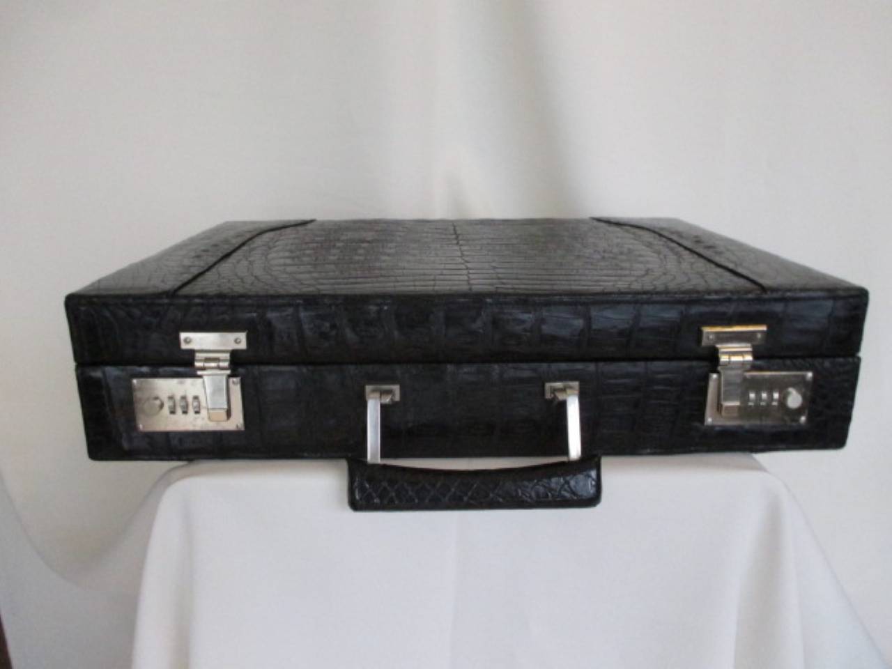 exceptional black crocodile briefcase In Excellent Condition In Amsterdam, NL