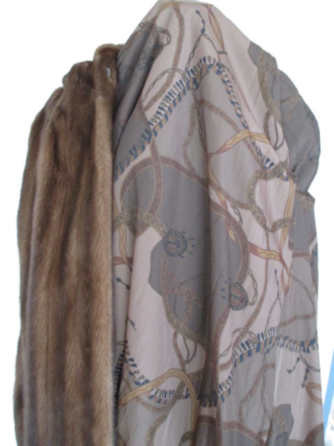 Exclusive hooded 3/4 length chestnut brown sable mink Fur In Excellent Condition In Amsterdam, NL