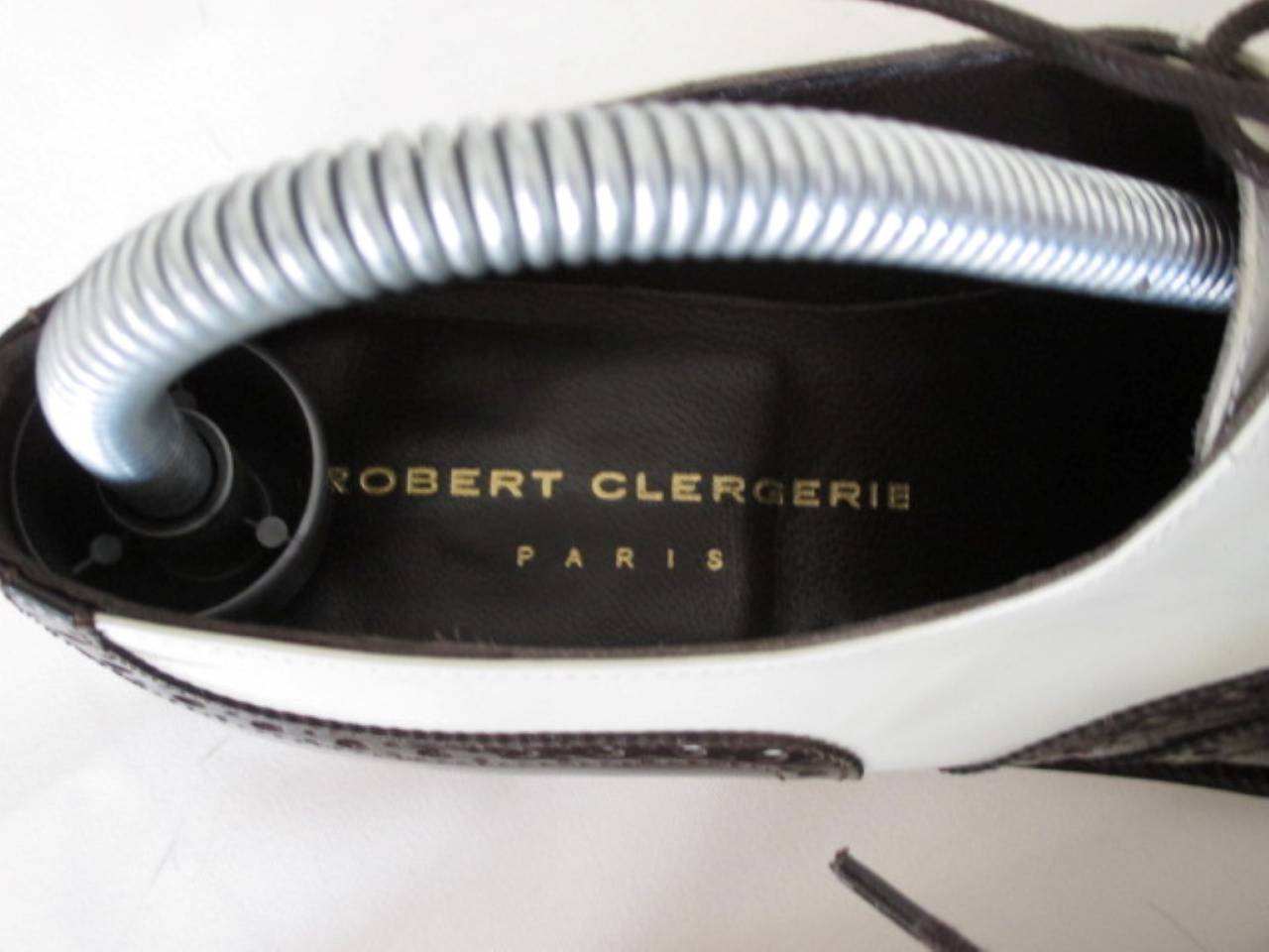 Gorgeous darkbrown/creme French patent leather correspondent shoes