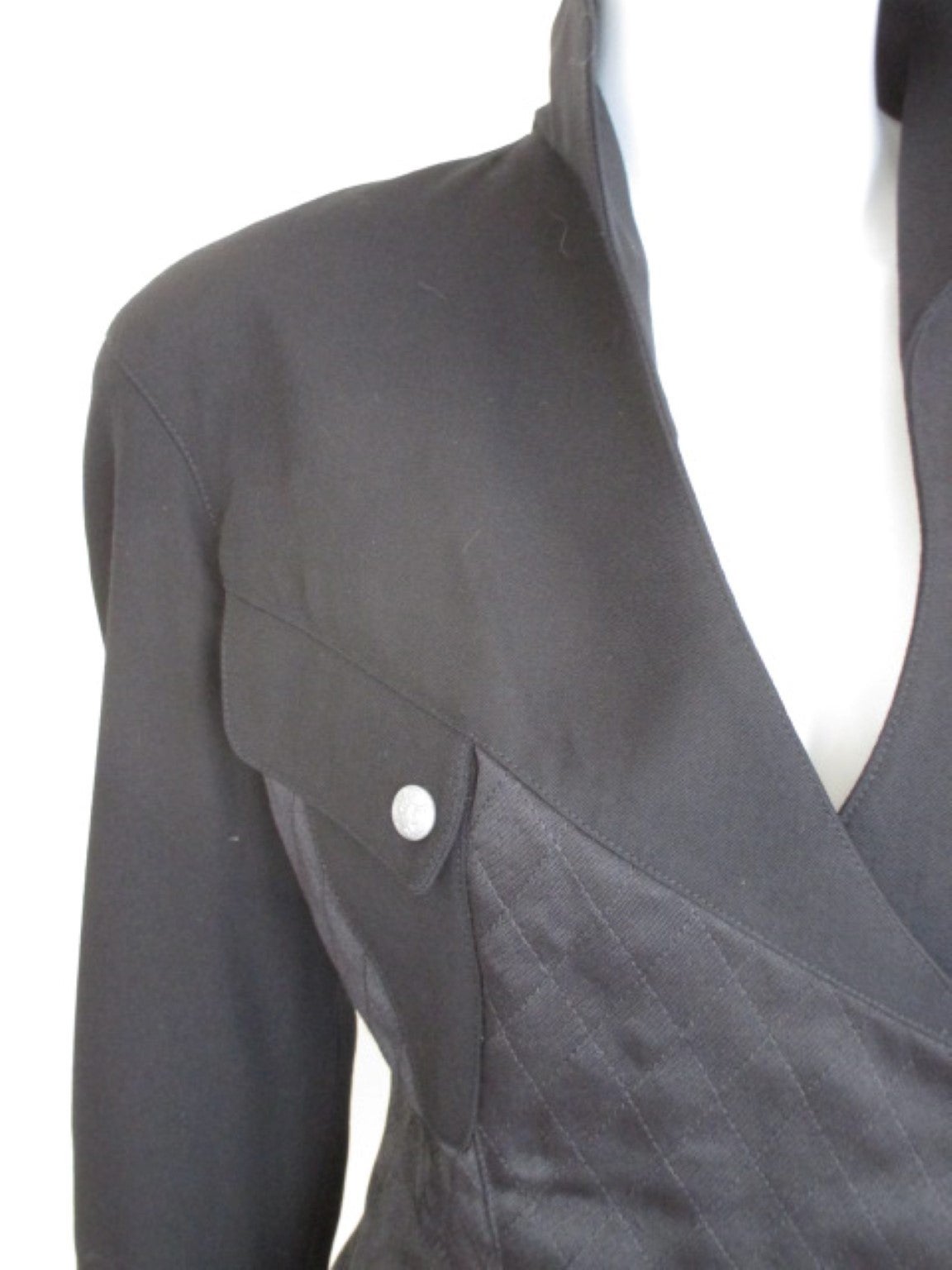 This black jacket is made from 50% wool and 50% acetate and rayon.
Fasten with 3 snaps and 1 interior snap, with a brest pocket.
Size is marked as 44 but fits about EU 38/40 - US 8, see section measurements.

Please note that vintage items are not