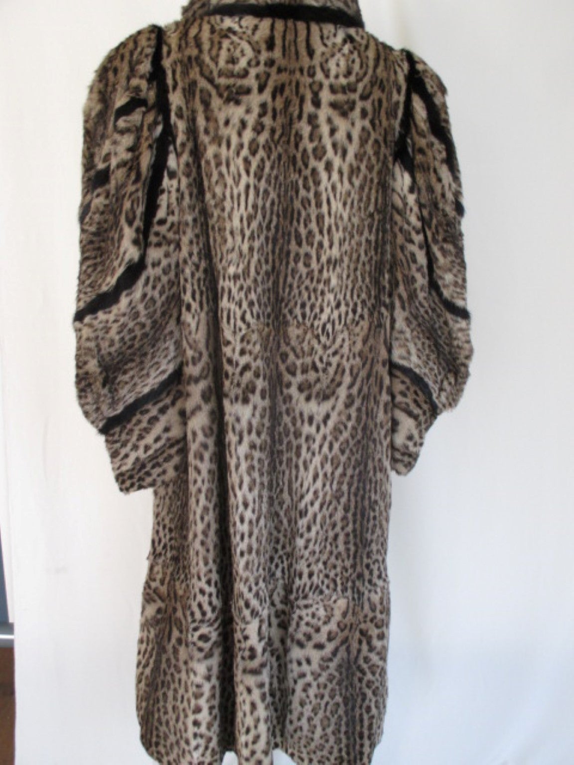 Mink-trimmed Vintage Printed Panthere Fur Coat  In Good Condition In Amsterdam, NL