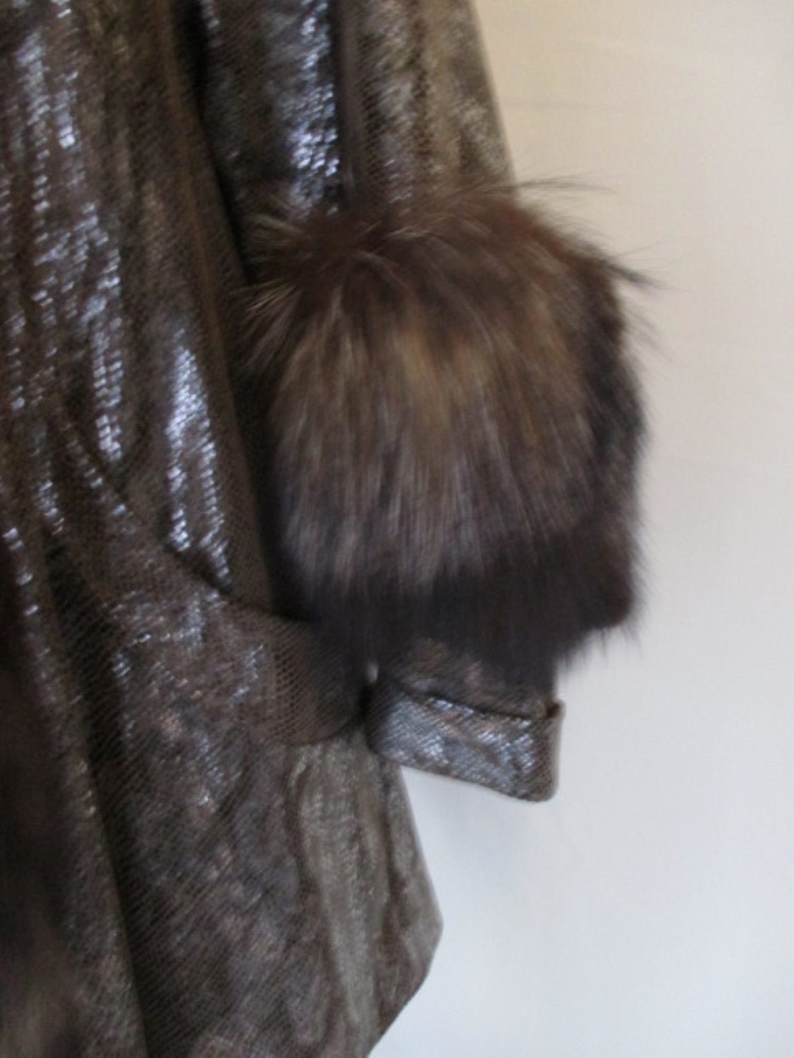 Silver Leather Coat with Fox fur In Good Condition In Amsterdam, NL