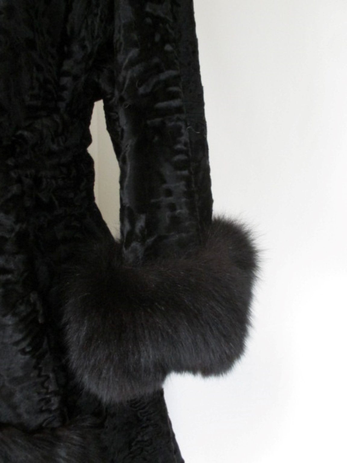 Elegant black Persian lamb/astrakhan fur coat with fox In Excellent Condition In Amsterdam, NL
