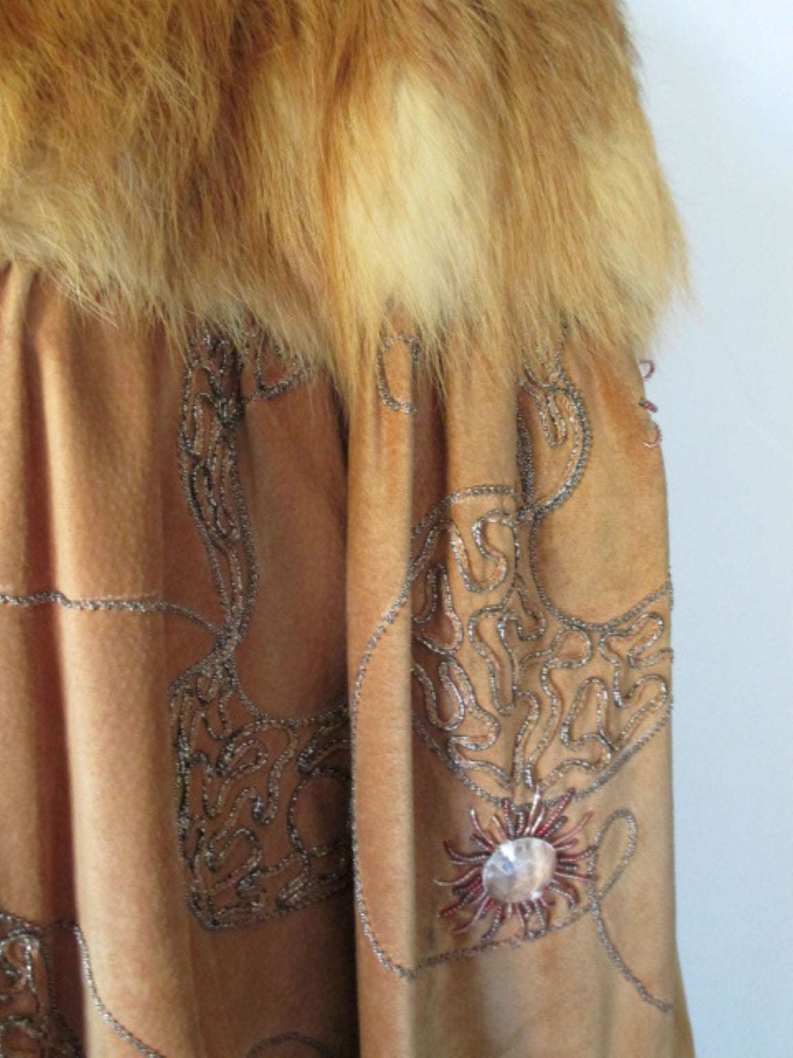 This coat is made of embroidered suede with red fox fur collar, cuffs and ruffle.
There are diamante apliques on the coat, 4 buttons to close and 2 side  pockets.
The coat is from atelier Vic Wood & Fred Ivan in Austria, Europe.
Unique in every way,