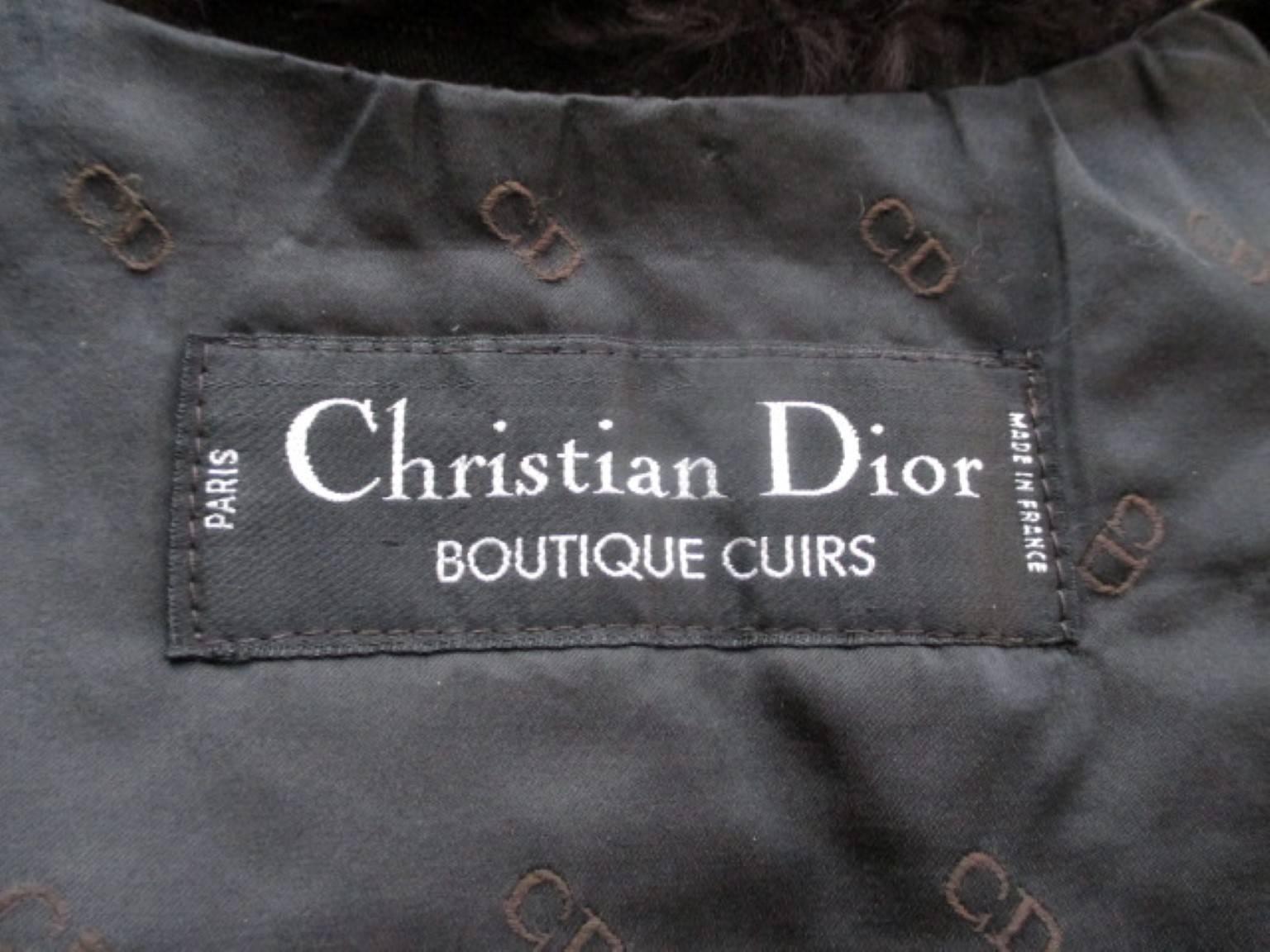 This Dior jacket is made from brown sheared fur with leather.
It has a belt, closing with a zipper and 4 snaps and has 2 pockets.
It is from Christian Dior boutique cuirs.
This vintage coat  is well worn and has a little condition issue with one of