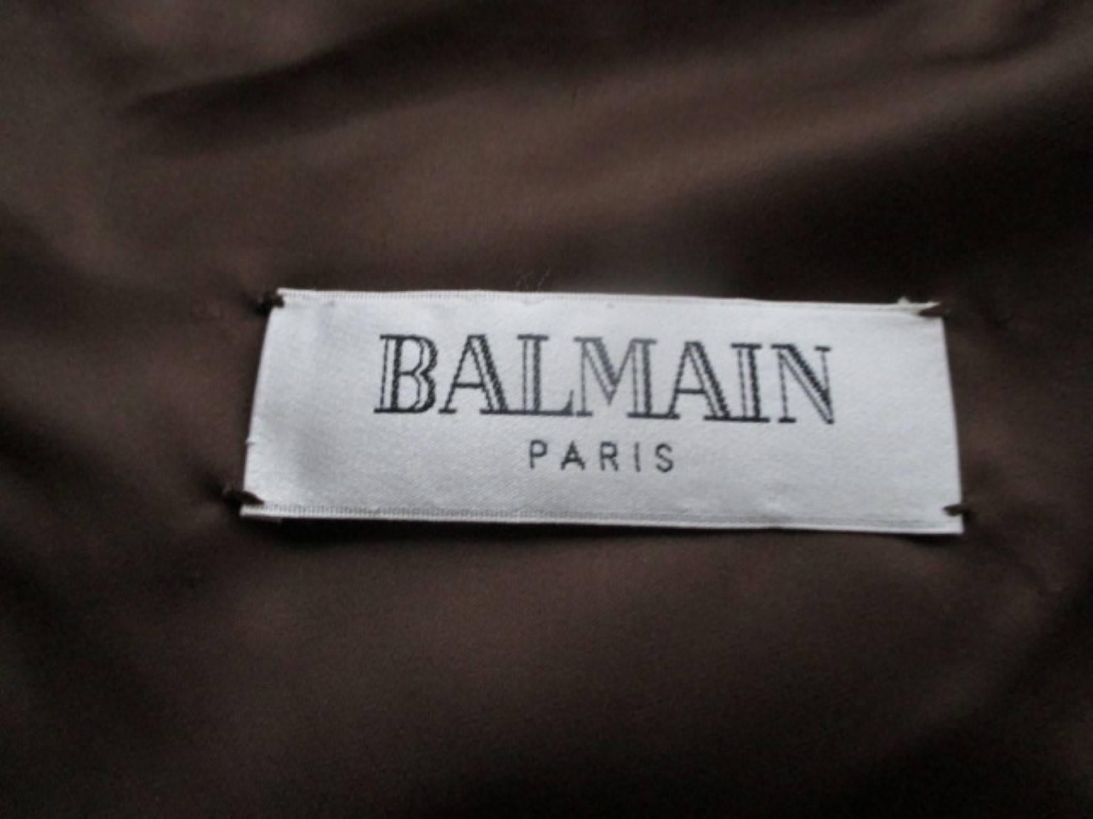 This mink coat is made by Balmain for Guy Laroche.
It has 2 pockets , 3 buttons 
size fits like eu 42