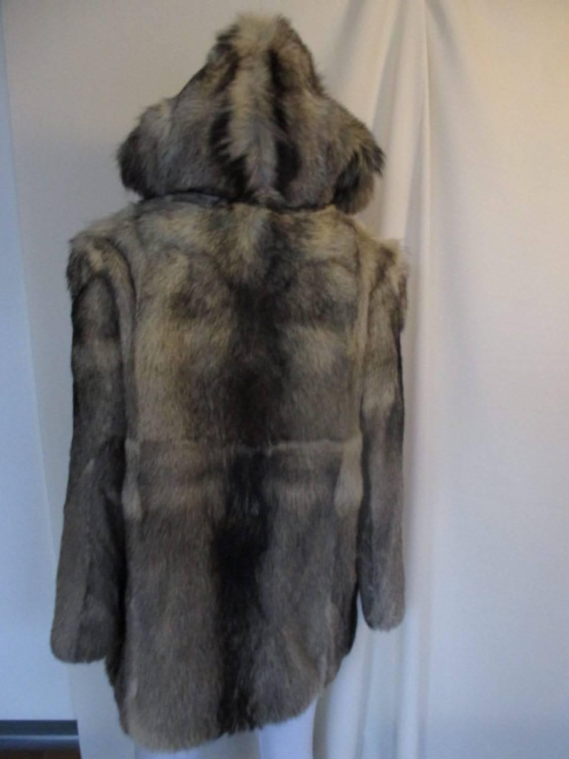 Hooded wolf fur jacket In Excellent Condition In Amsterdam, NL